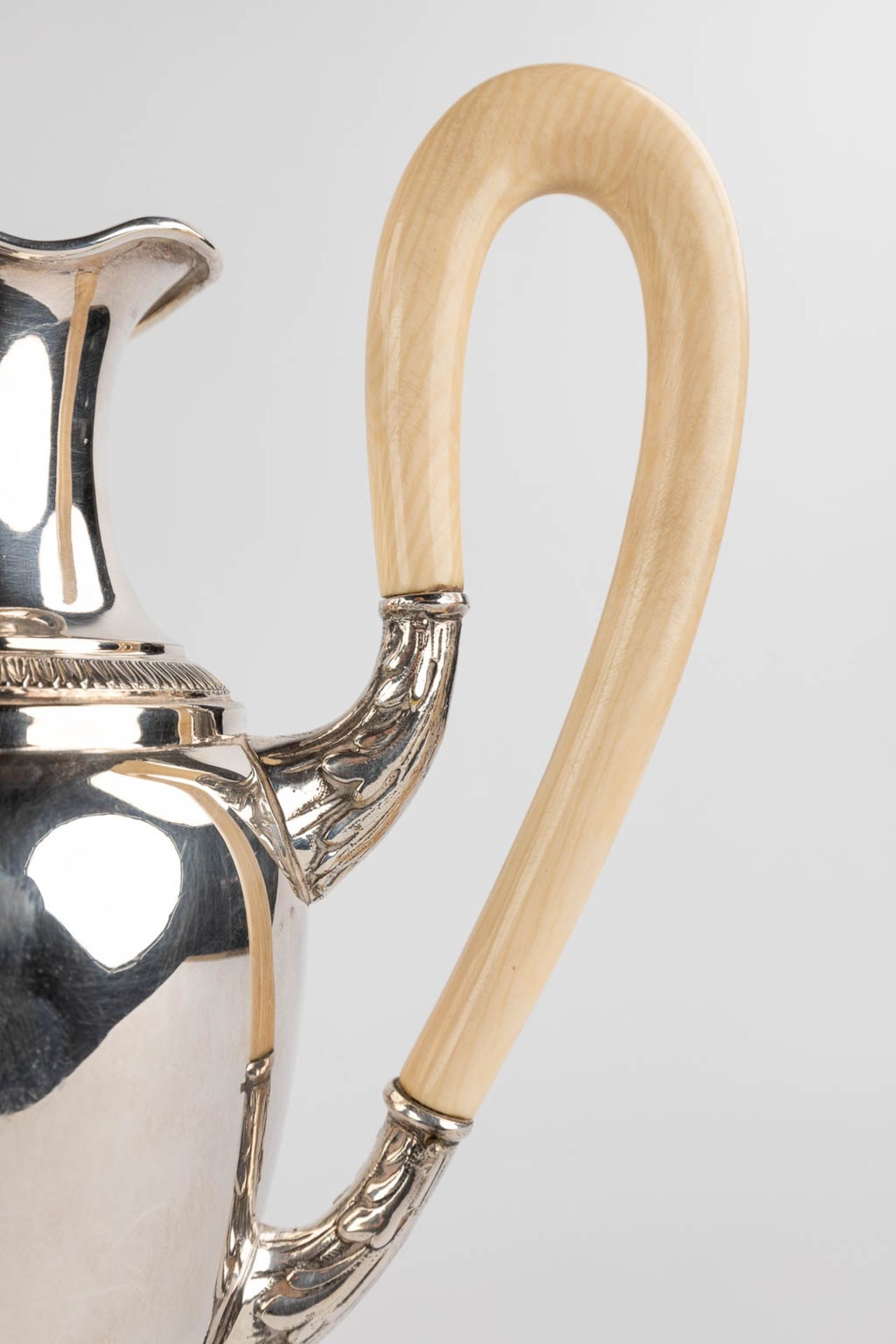 Two pitchers, cyrstal and silver-plated metal. (H:29 cm) - Image 9 of 14