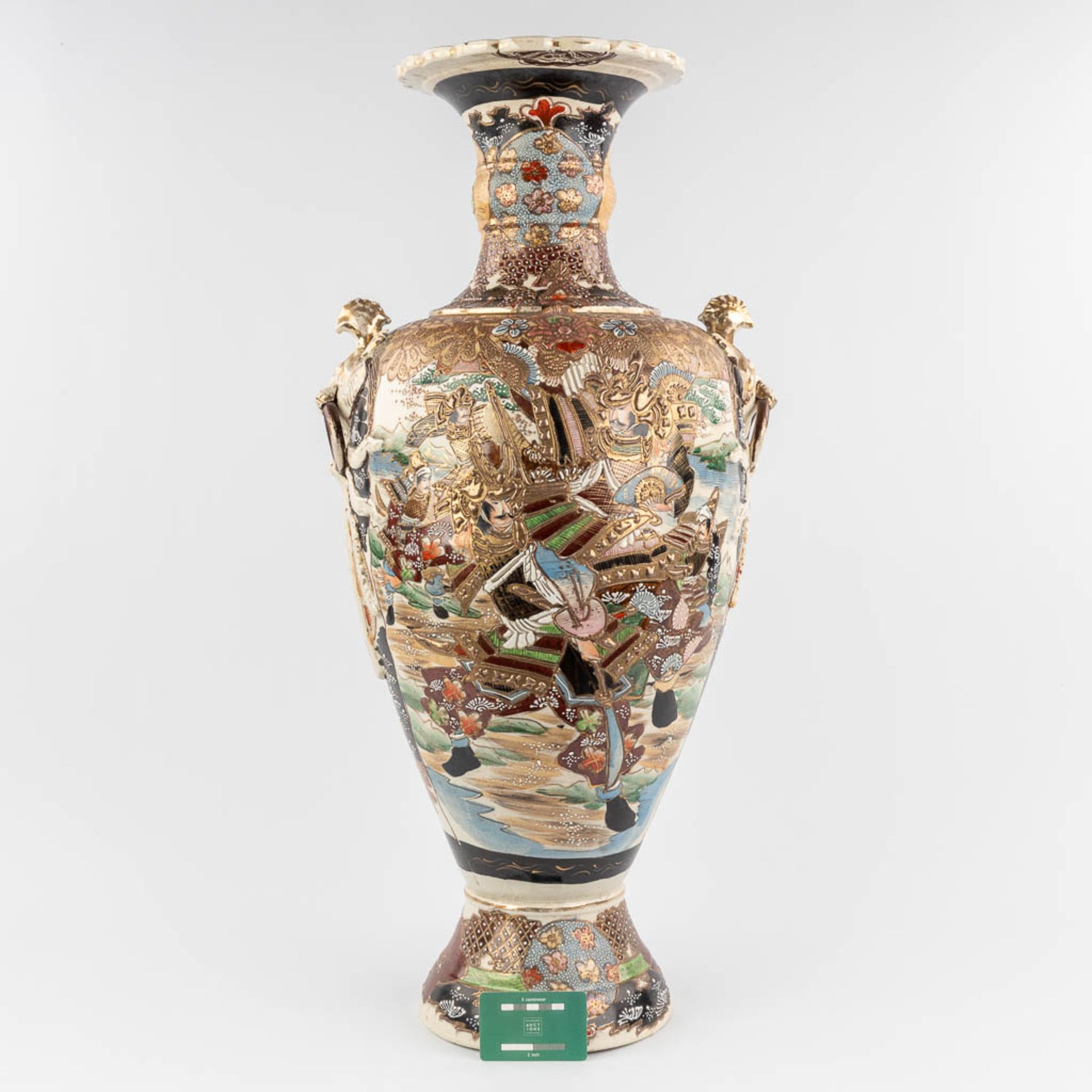 A large and decorative Japanese Satsuma vase. 20th C. (H:80 x D:32 cm) - Image 2 of 16