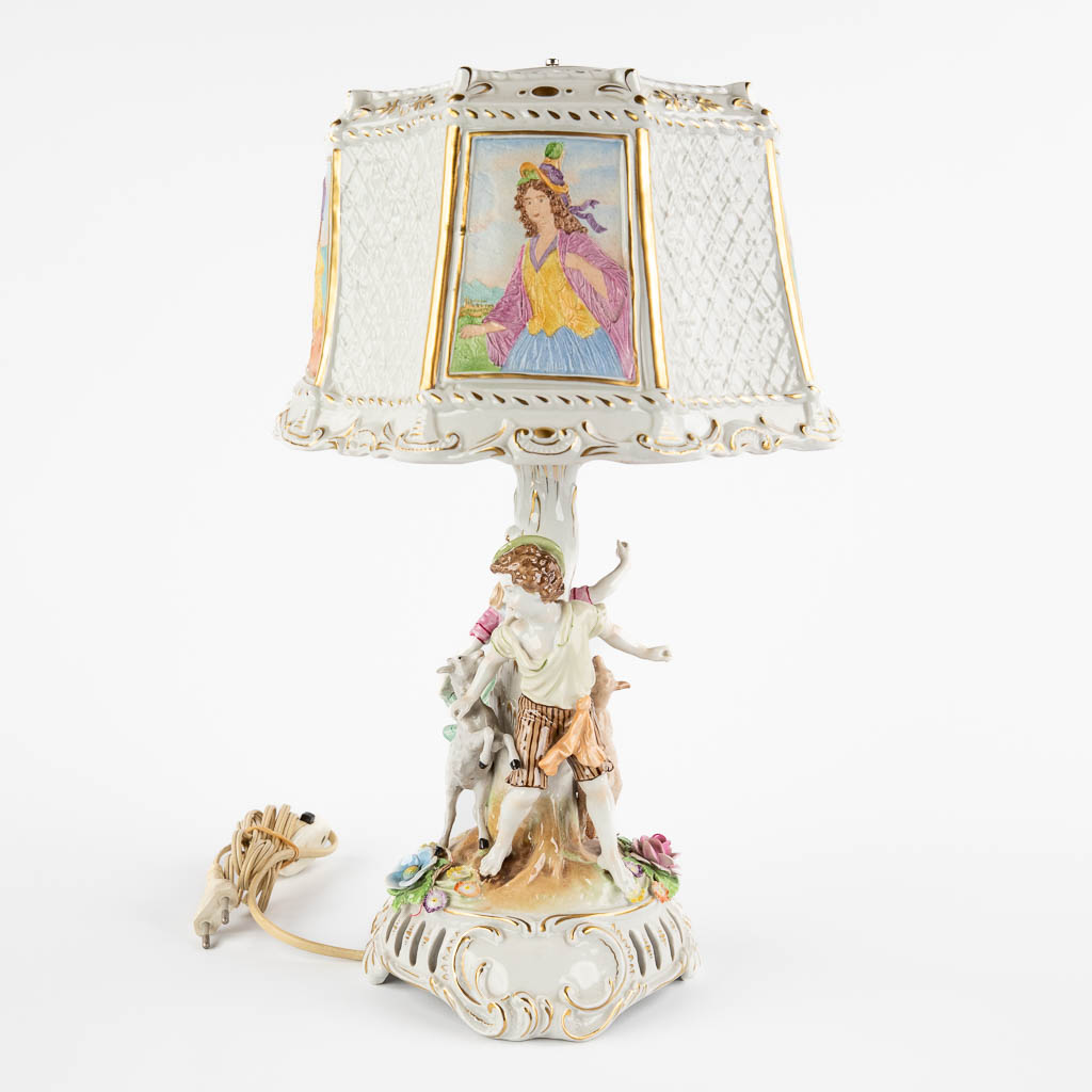 Plaue, a polychrome porcelain table lamp with porcelain shade. 20th C. (H:46 x D:28,5 cm) - Bild 4 aus 17