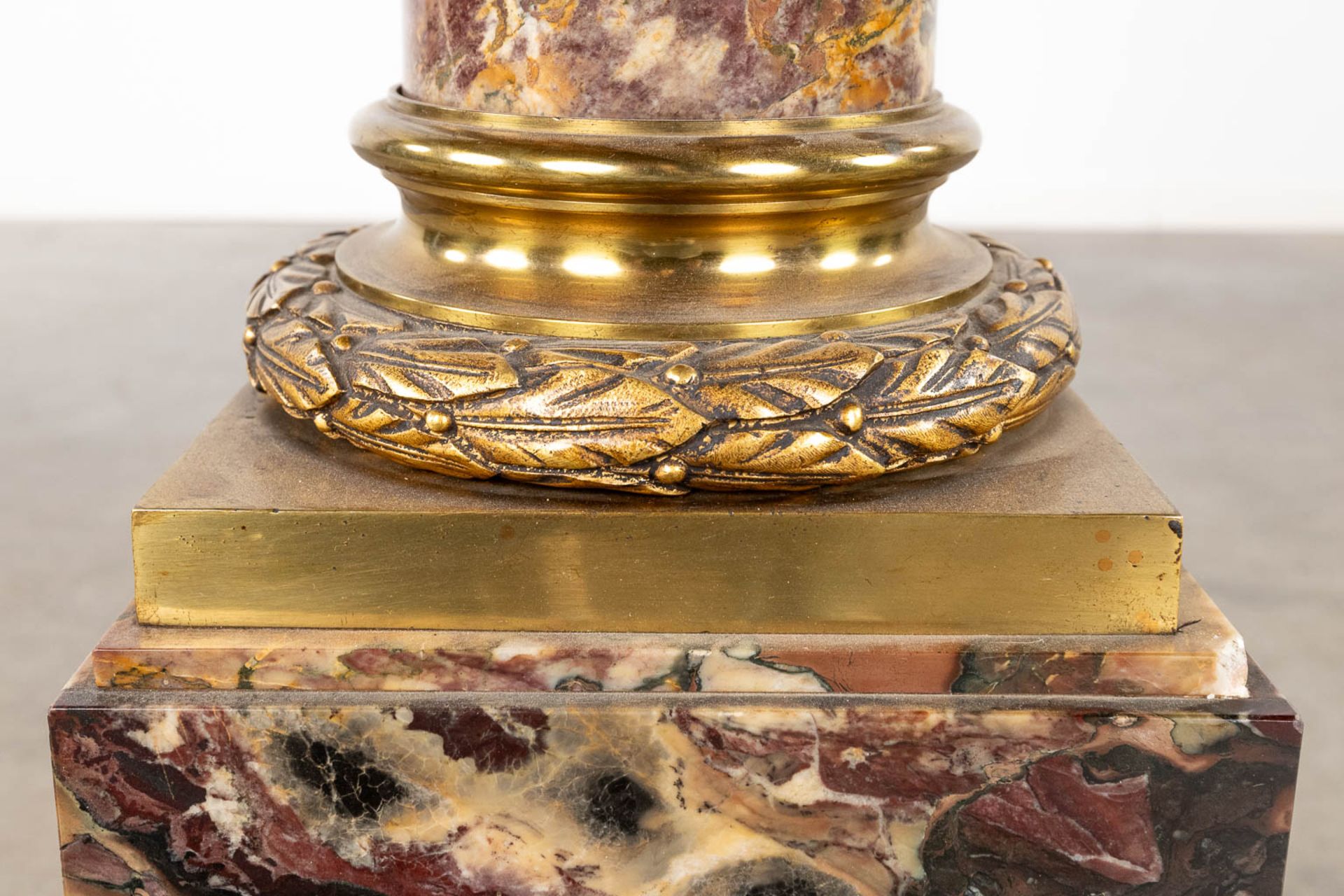 A pedestal, marble mounted with bronze in Corinthian style. Circa 1920. (D:35 x W:35 x H:120 cm) - Image 10 of 13