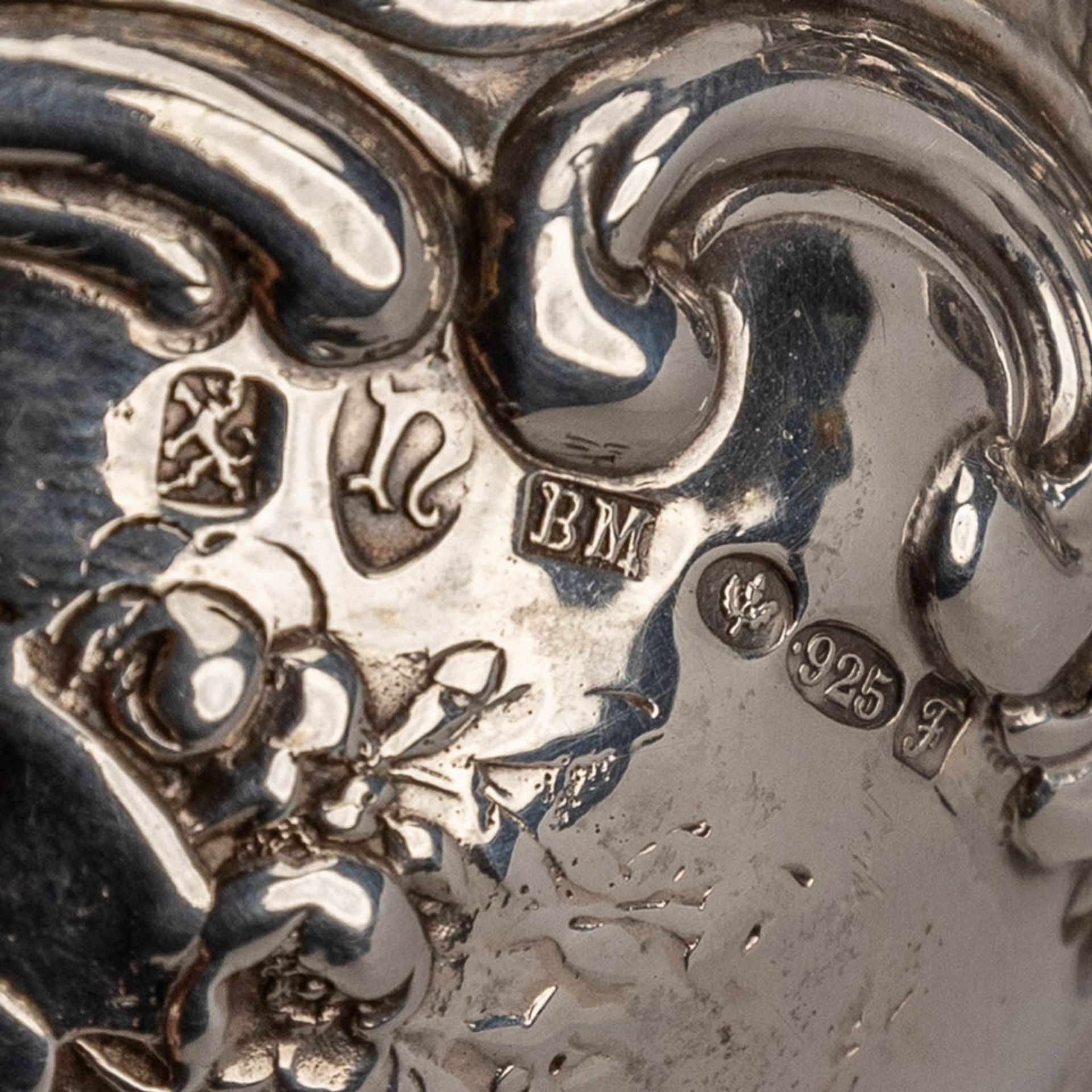 A fine vase, silver in Louis XV style, mounted with 3 putto. 427g. 1906. (D:11 x W:11 x H:20 cm) - Image 12 of 12