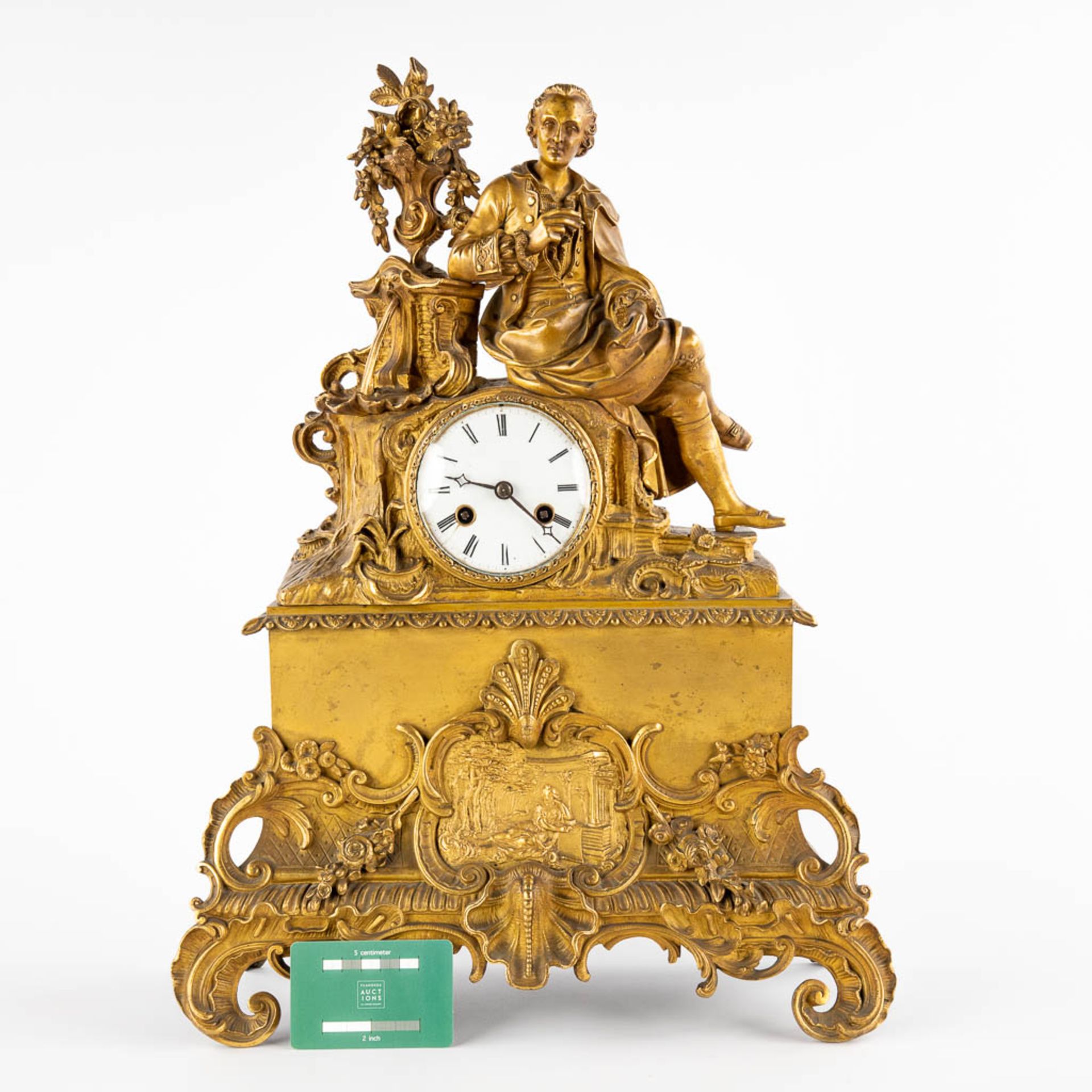 A mantle clock, gilt bronze with an image of a man taking notes. France, 19th C. (D:15 x W:45 x H:38 - Bild 2 aus 12