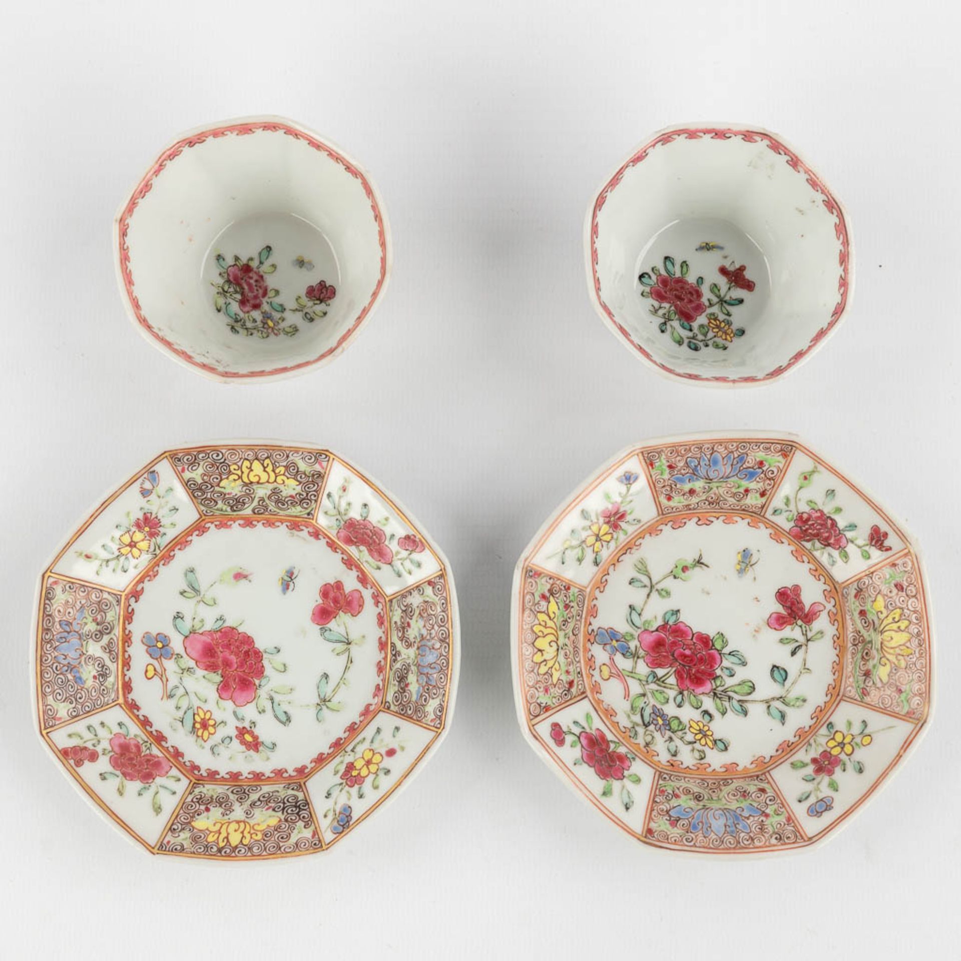 A collection of Chinese and Japanese porcelain, Imari, Blue-white, Famille Rose. 19th/20th C. (D:21 - Image 12 of 19