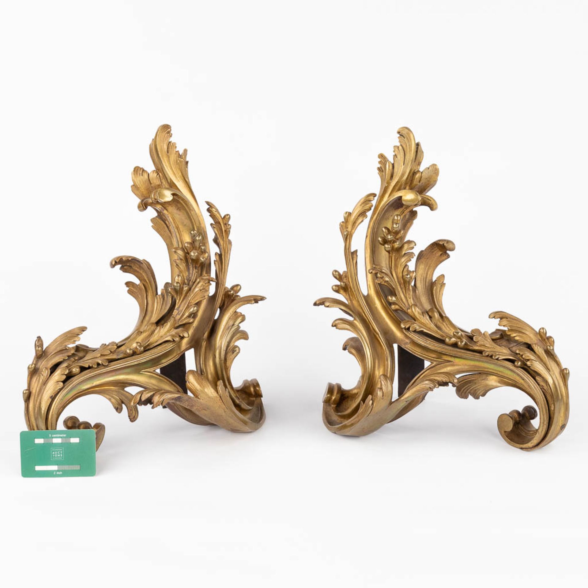 A pair of fireplace bucks, bronze in Louis XV style. 19th C. (W:31 x H:36 cm) - Image 2 of 10