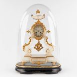 A mantle clock, alabaster mounted with gilt spelter, standing under a glass dome. Circa 1900. (D:12,