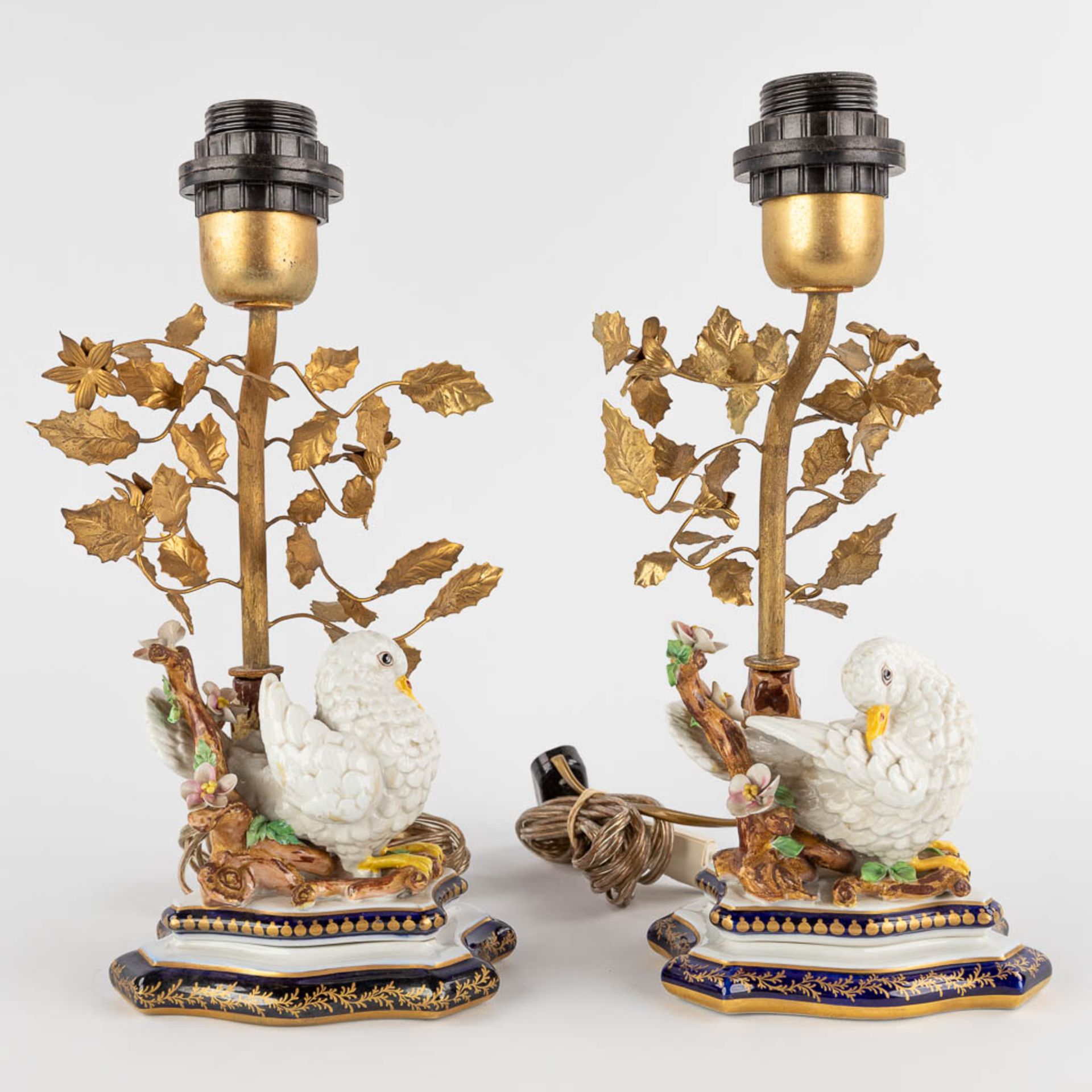 A pair of porcelain and metal table lamps decorated with birds, Sèvres marks. 20th C. (D:12 x W:15 x - Bild 6 aus 11