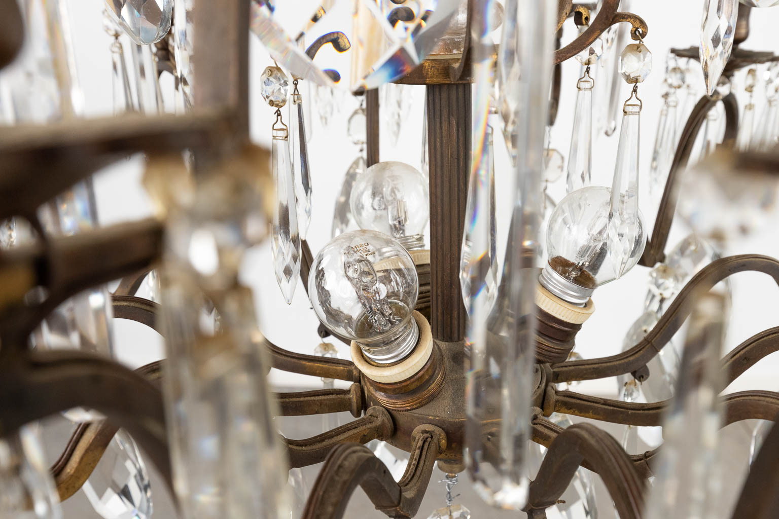 A big antique chandelier, brass and glass. France. Circa 1900. (H:105 x D:65 cm) - Bild 12 aus 13