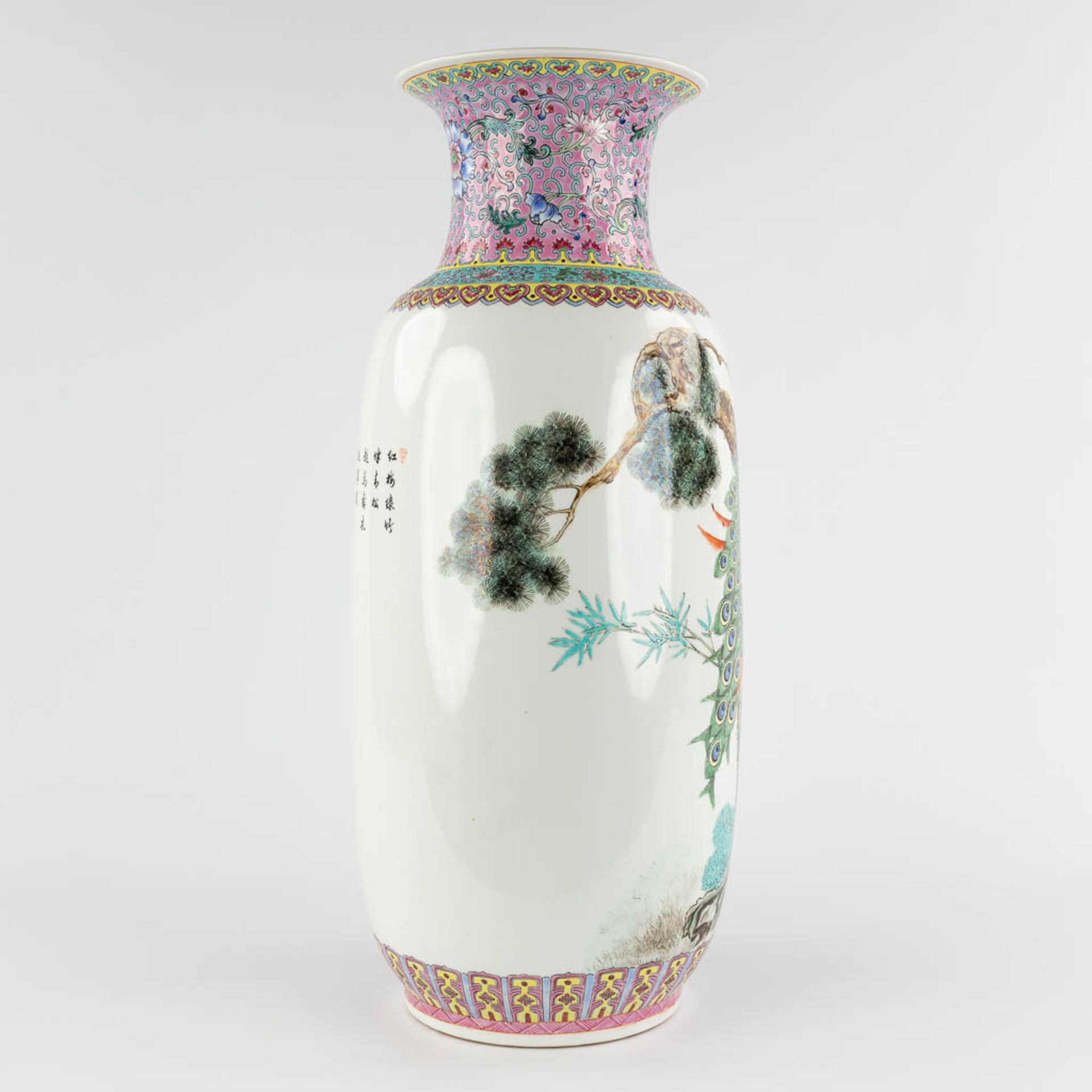 A Chinese vase decorated with peacocks, 20th C. (H:60 x D:24 cm) - Image 6 of 13