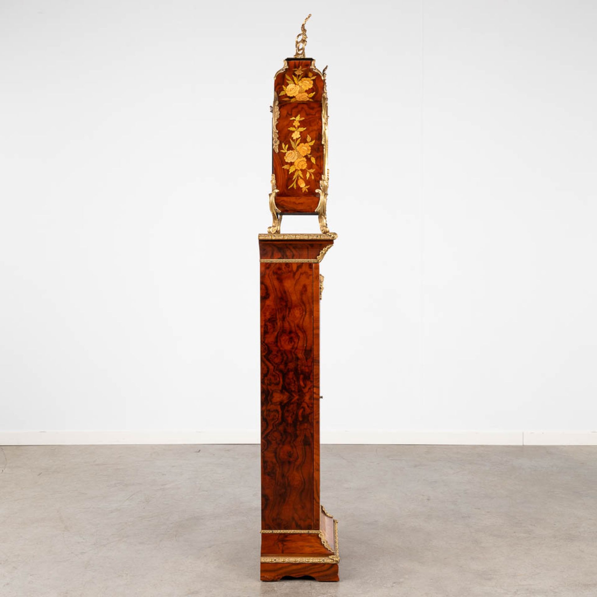 A Cartel clock on a matching pedestal, marquetry inlay and mounted with bronze. 20th C. (D:25 x W:48 - Image 8 of 18