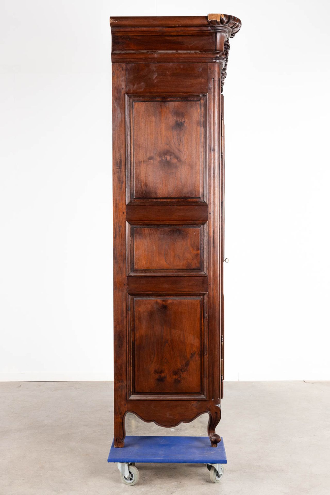 A wardrobe/cabinet, sculptured hardwood. 20th C. (D:64 x W:140 x H:235 cm) - Image 20 of 20
