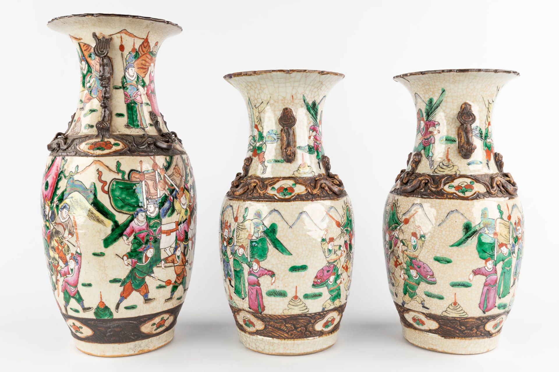 Three Chinese vases decorated with warriors, Nanking. 20th C. (H:43 x D:20 cm) - Image 4 of 18