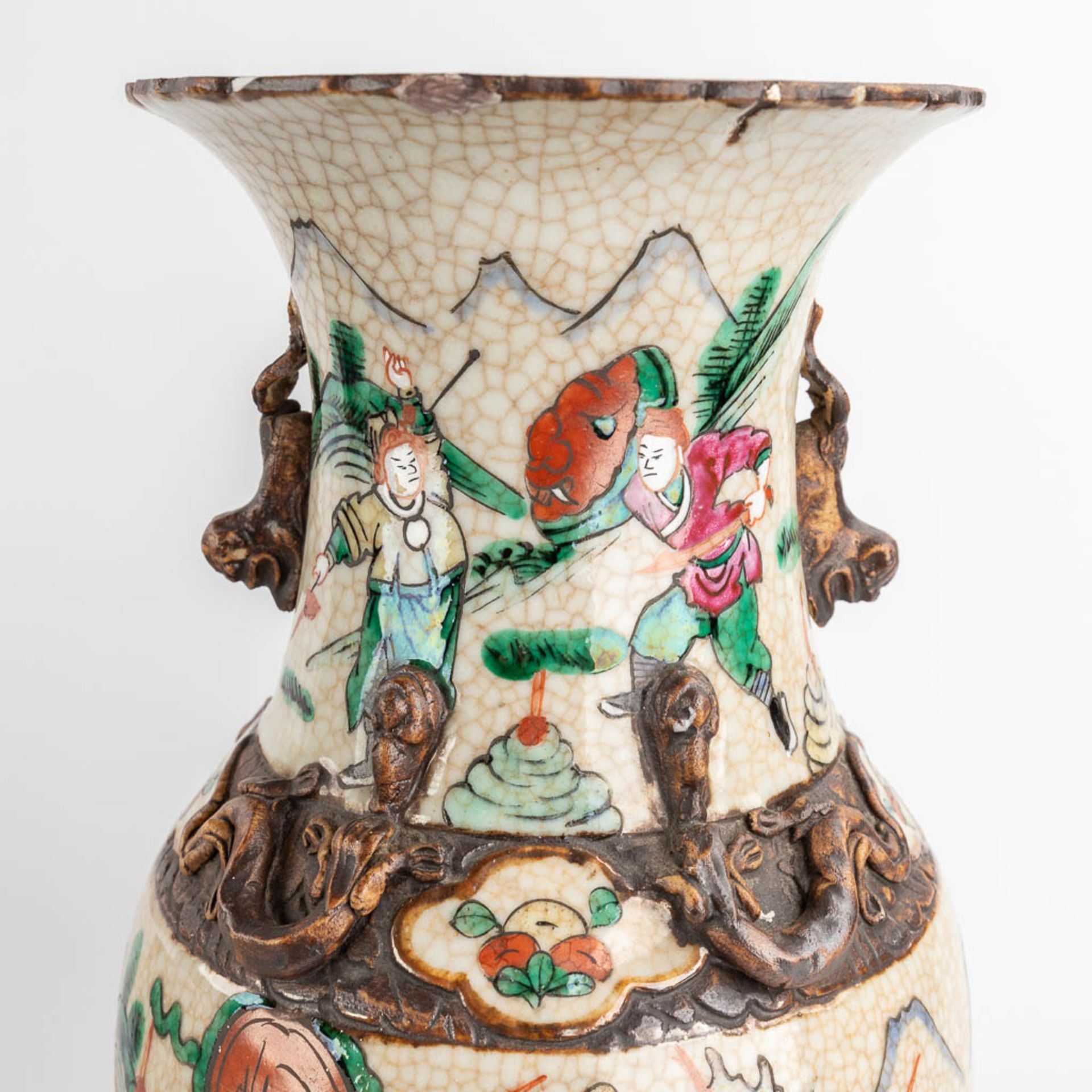 Three Chinese vases decorated with warriors, Nanking. 20th C. (H:43 x D:20 cm) - Image 12 of 18