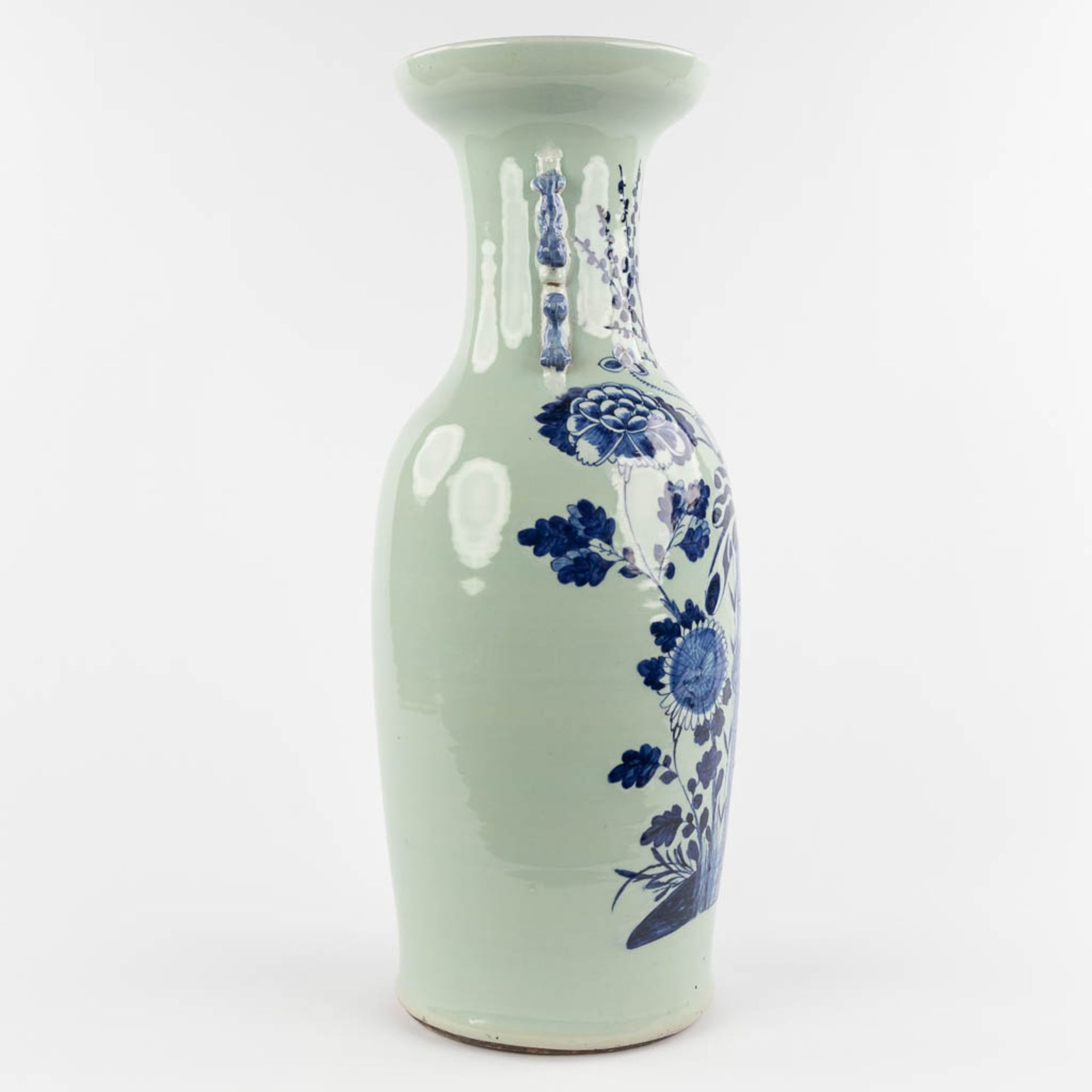 A Chinese Celadon vase with floral decor. 19th/20th C. (H:59 x D:21 cm) - Image 4 of 11
