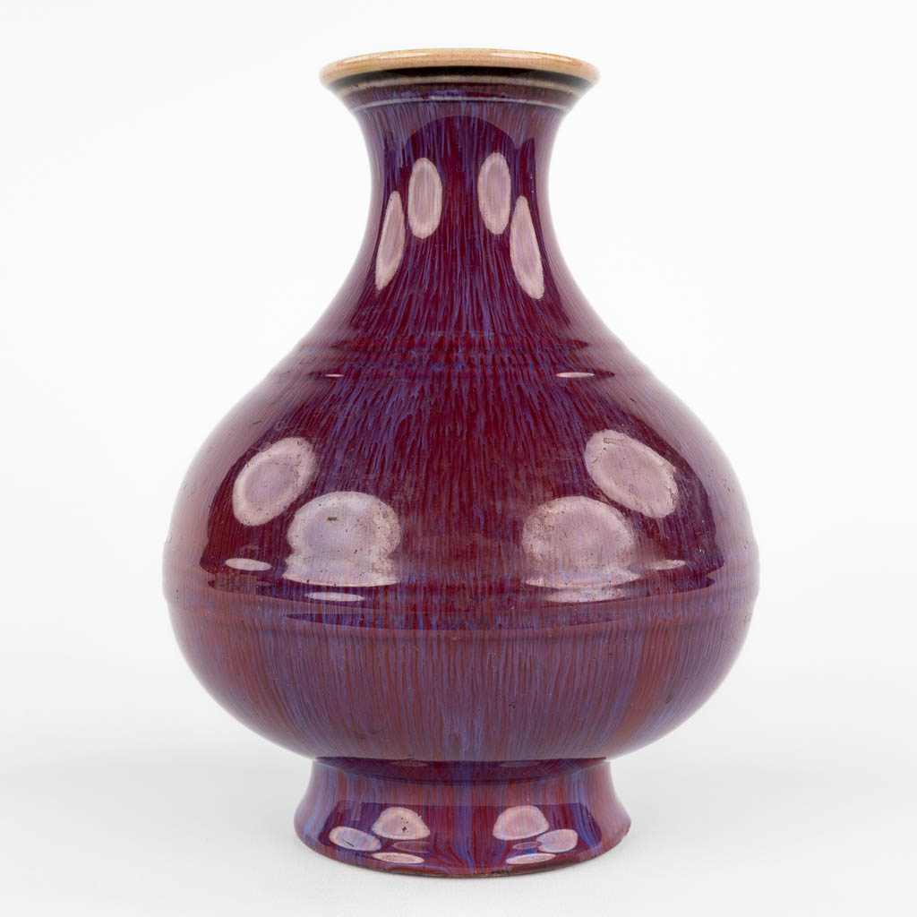 A Chinese vase with monochrome blue/purple glaze. 19th C. (H:22 x D:17 cm)