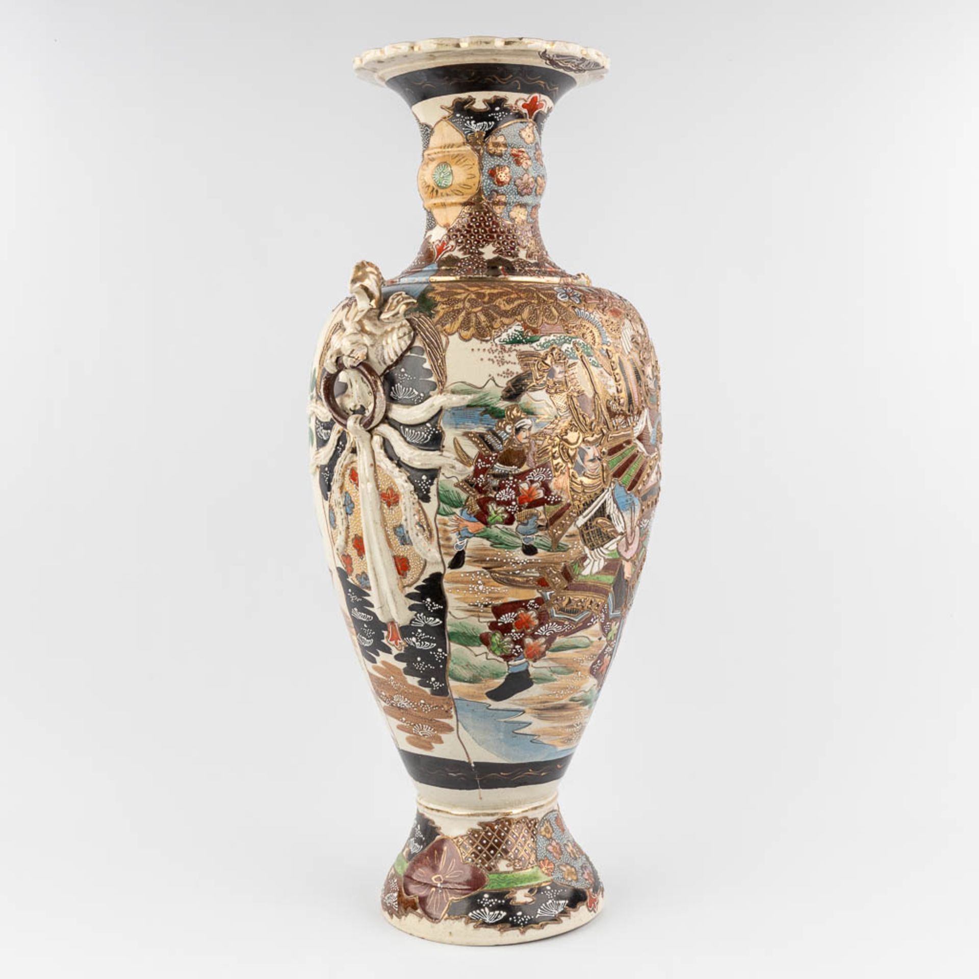 A large and decorative Japanese Satsuma vase. 20th C. (H:80 x D:32 cm) - Image 3 of 16