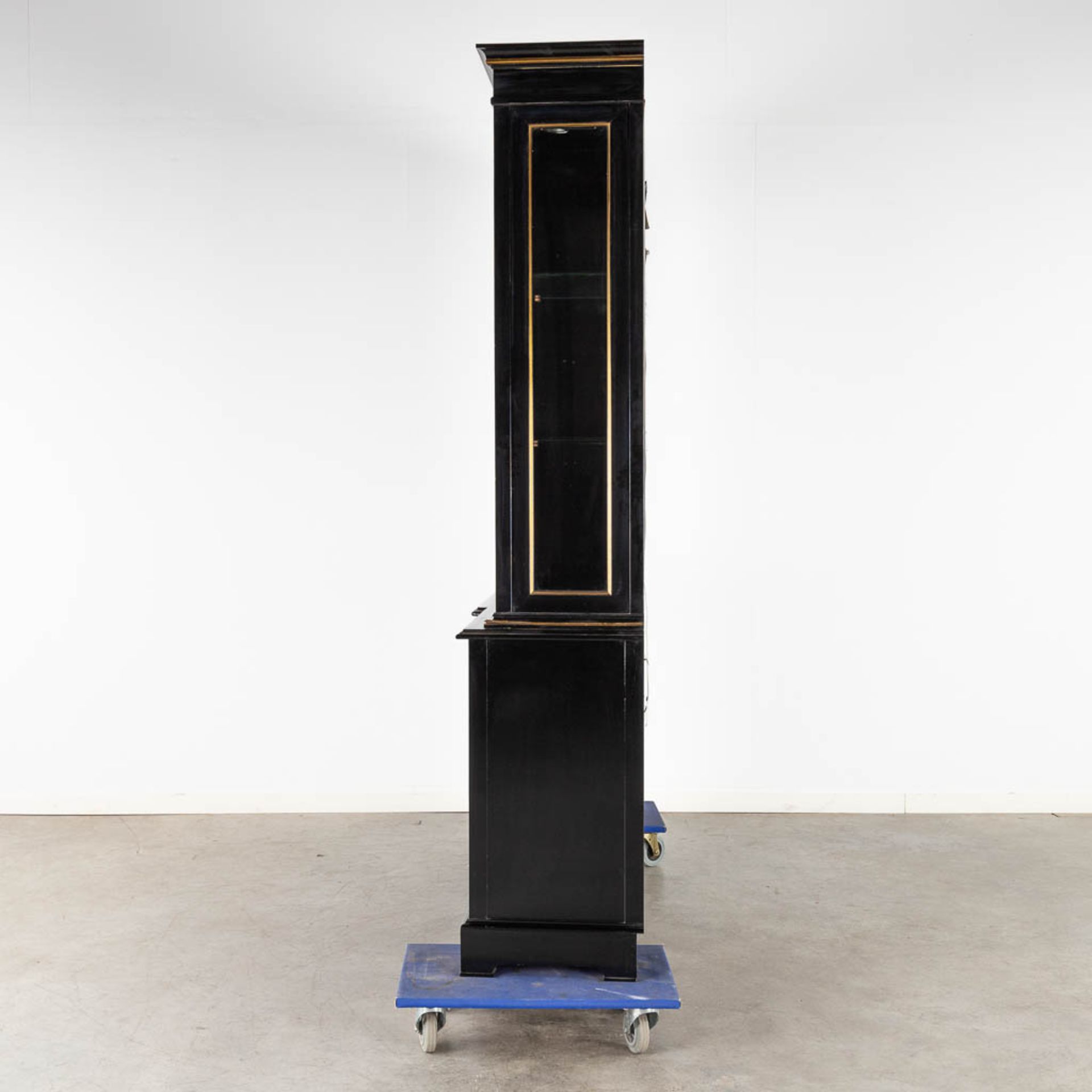 A black lacquered bookcase with gilt hardware. 20th C. (D:42 x W:167 x H:198 cm) - Image 8 of 13