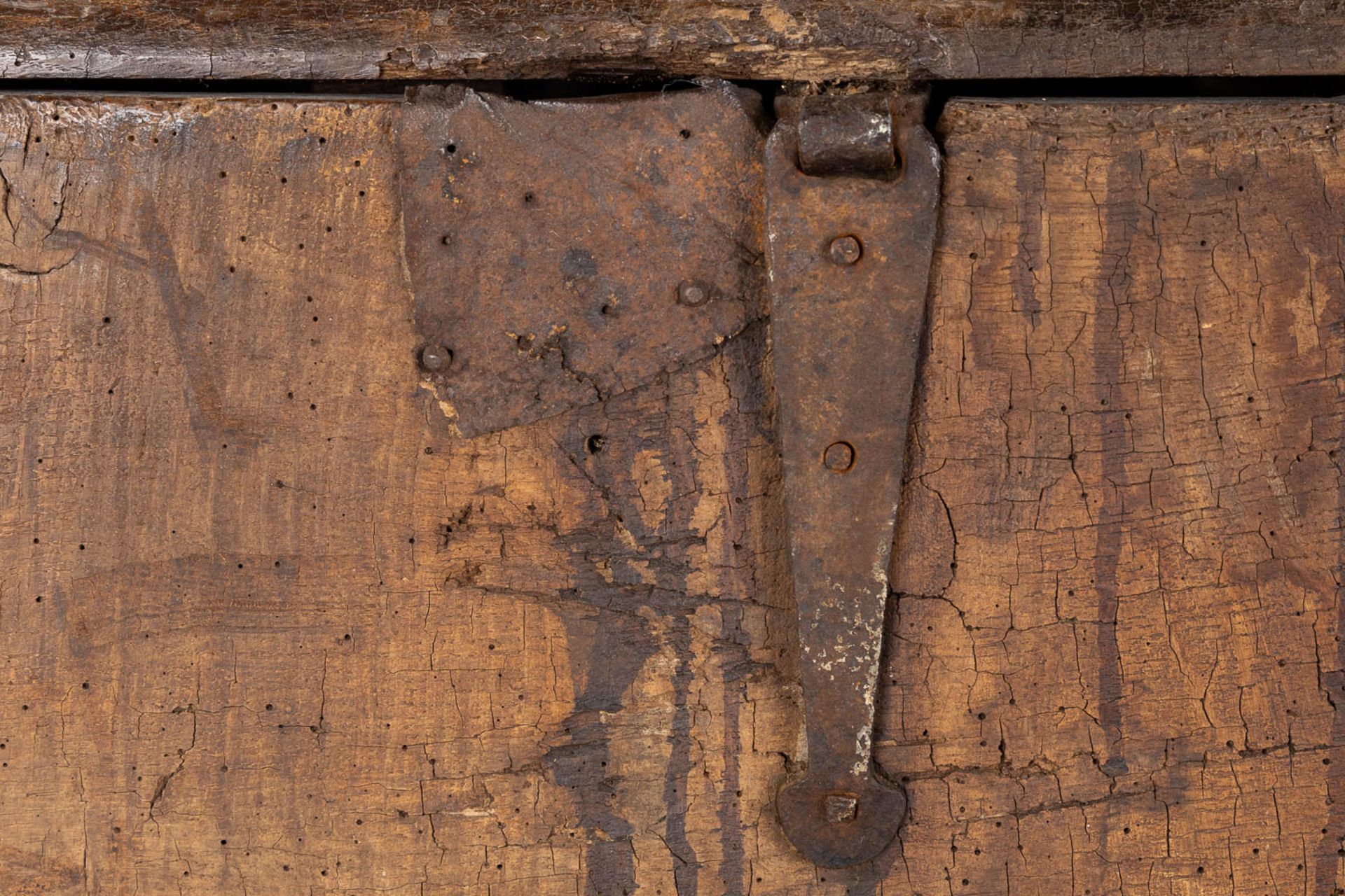 An antique chest. (L:54 x W:176 x H:80 cm) - Bild 13 aus 16