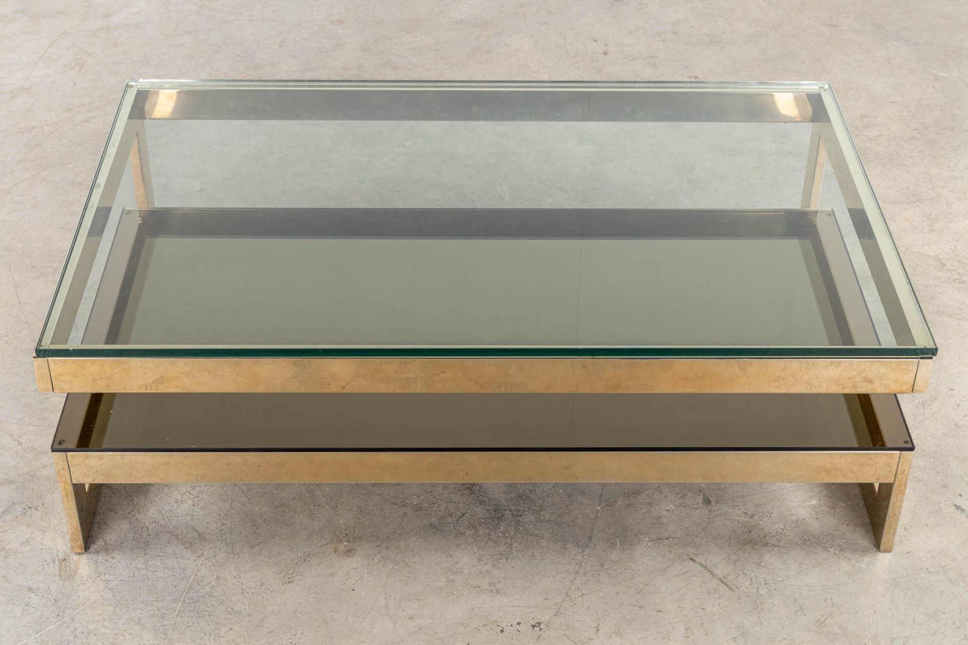 Belgo Chrome, a G-shape coffee table, gilt metal and glass. (L:120 x W:75 x H:38 cm) - Bild 9 aus 9