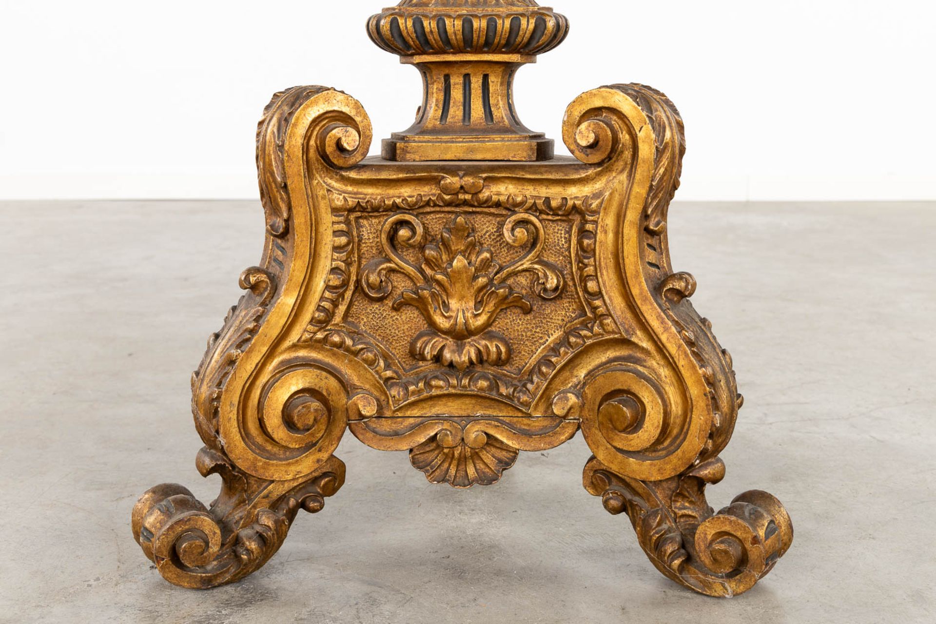 A richly sculptured and gilt wood pedestal. 19th C. (H:125 x D:40 cm) - Bild 6 aus 13