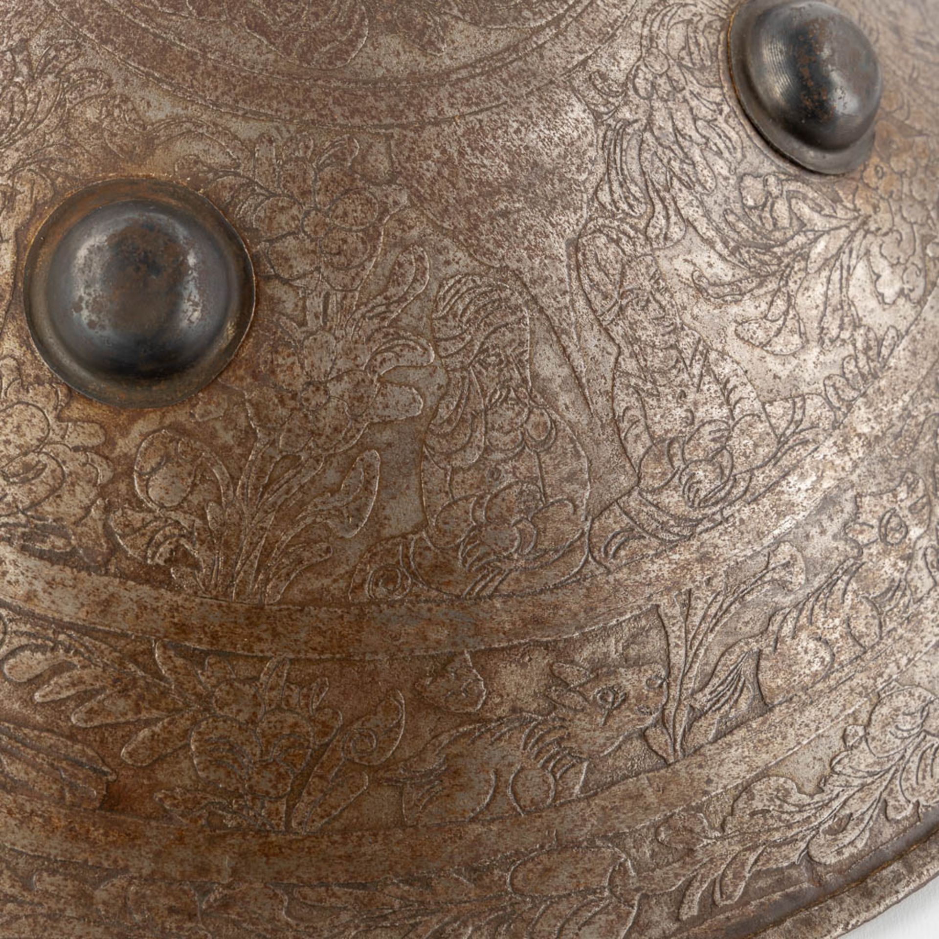 A decorative shield, axe and helmet in Ottoman style. 20th C. (D:48 cm) - Image 7 of 19