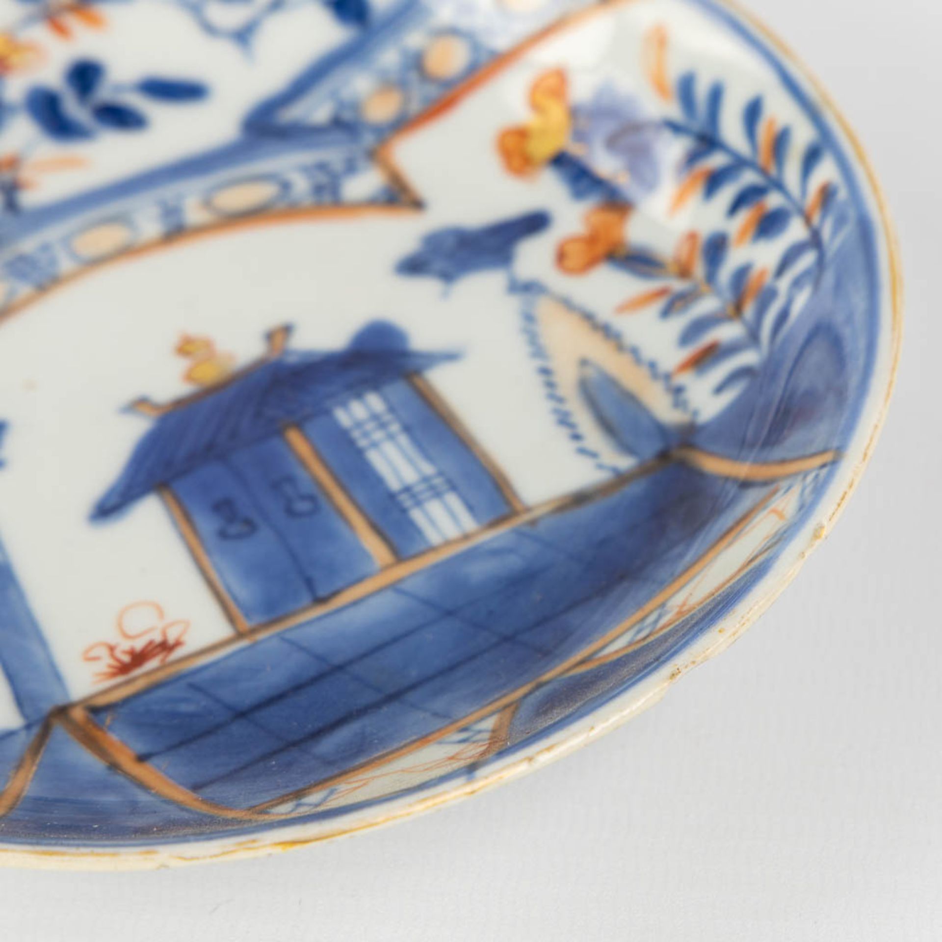 7 Chinese and Japanese blue-white, Famille Rose, Imari plates. 18th/19th/20th C. (D:23 cm) - Image 14 of 16