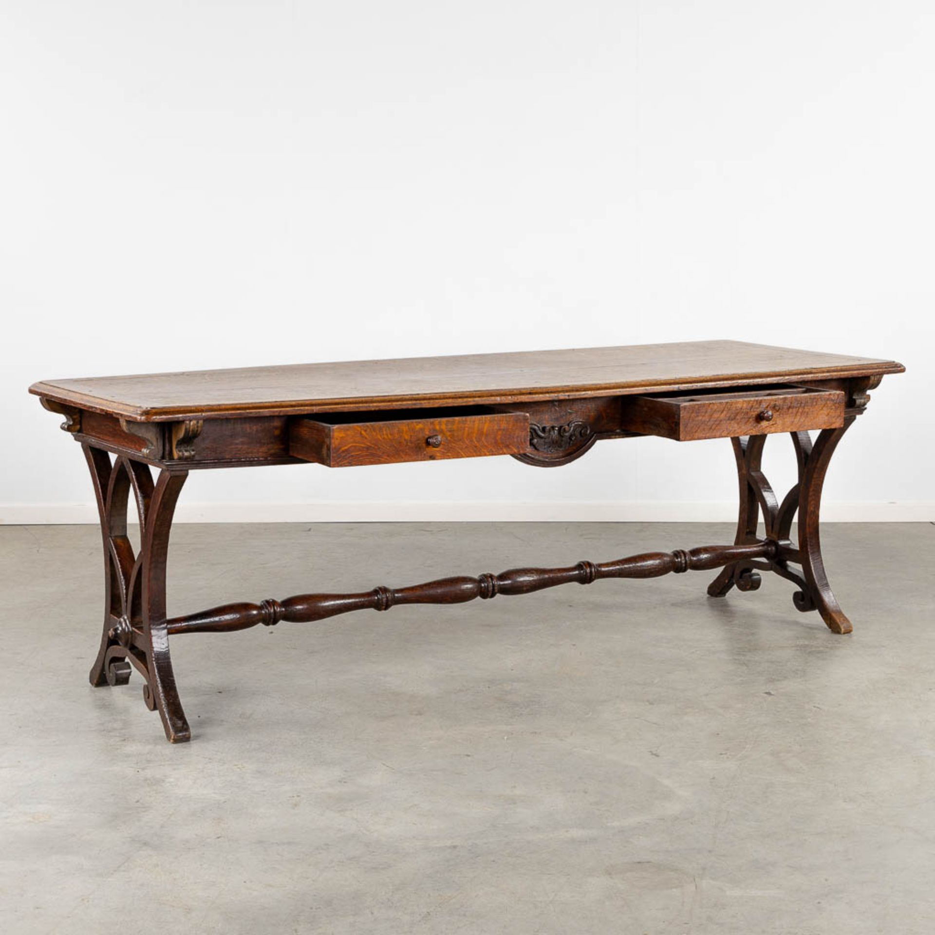 An antique desk/table with sculptures and a drawer, oak. 19th C. (L:77 x W:217 x H:76 cm) - Bild 3 aus 13
