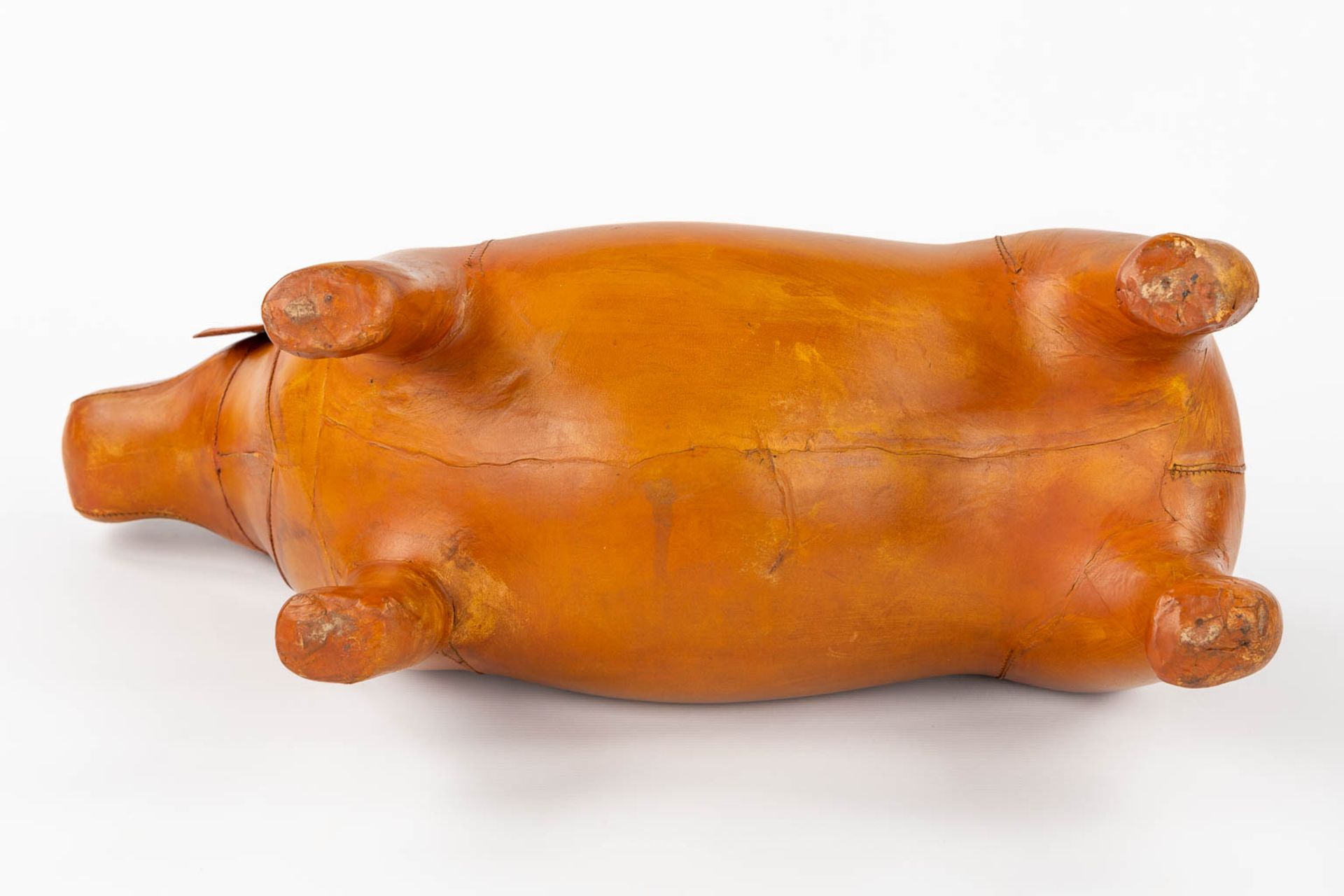 Two footstools, leather, Pig and Dog, in the style of Dimitri Omersa. (L:25 x W:70 x H:46 cm) - Bild 7 aus 20
