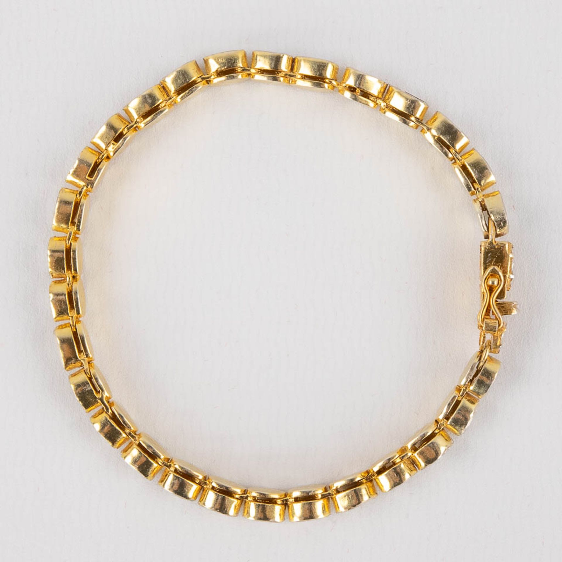 A bracelet with rough cut and flat top diamonds, in silver holders, gilt silver. 19,51g. (L:19,6 cm) - Image 9 of 12