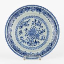 A Chinese charger with a blue-white decor. 18th/19th C. (D:33 cm)