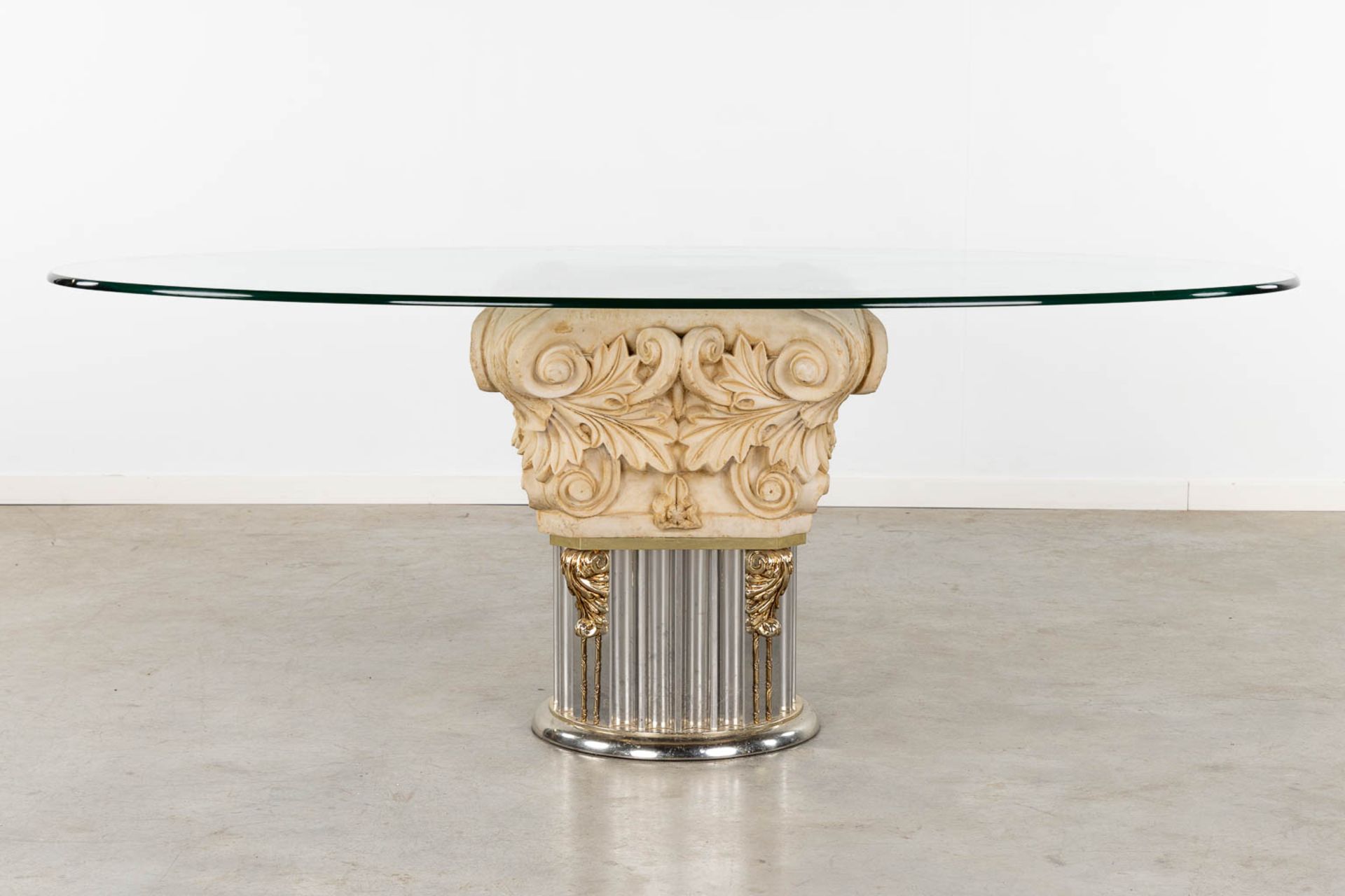 Manuel VIDAL GRAU (XX) 'Oval table and 6 chairs' resin, gilt metal and leather. (L:115 x W:200 x H:7 - Bild 18 aus 21