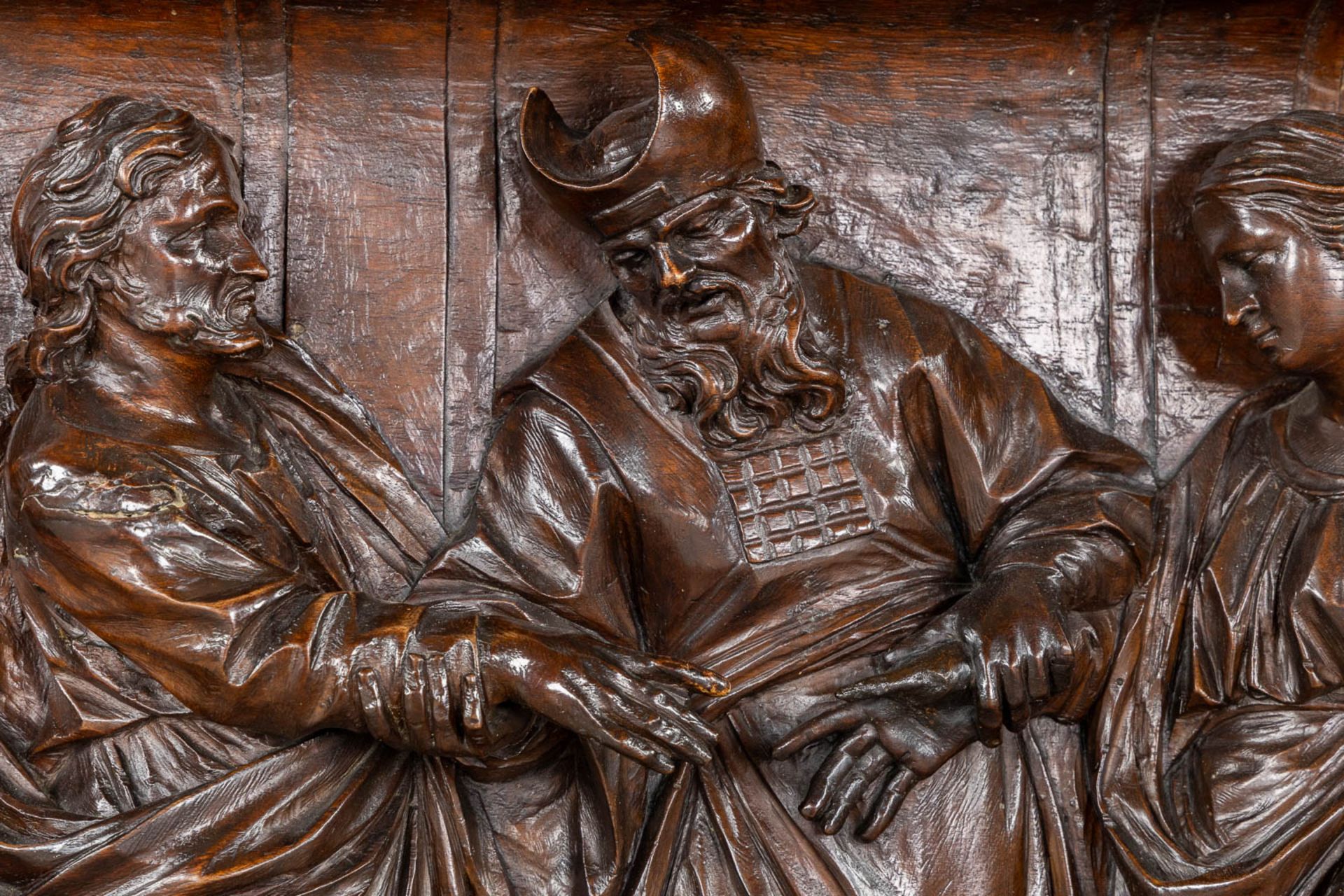 An antique walnut sculptured scne, 'The Presentation of Our Lady in the temple'. 18th C. (W:114 x H - Image 5 of 8