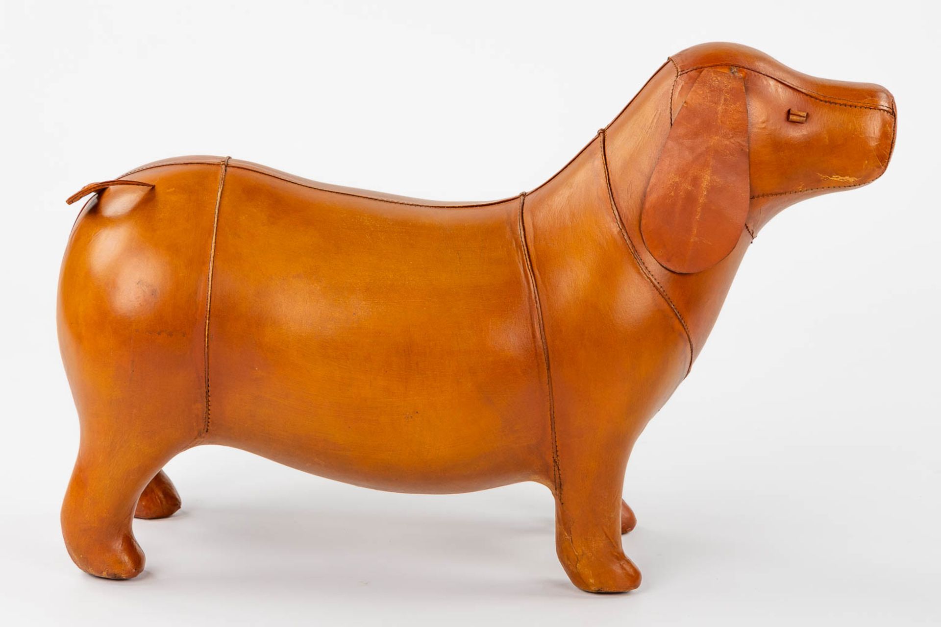 Two footstools, leather, Pig and Dog, in the style of Dimitri Omersa. (L:25 x W:70 x H:46 cm) - Bild 4 aus 20