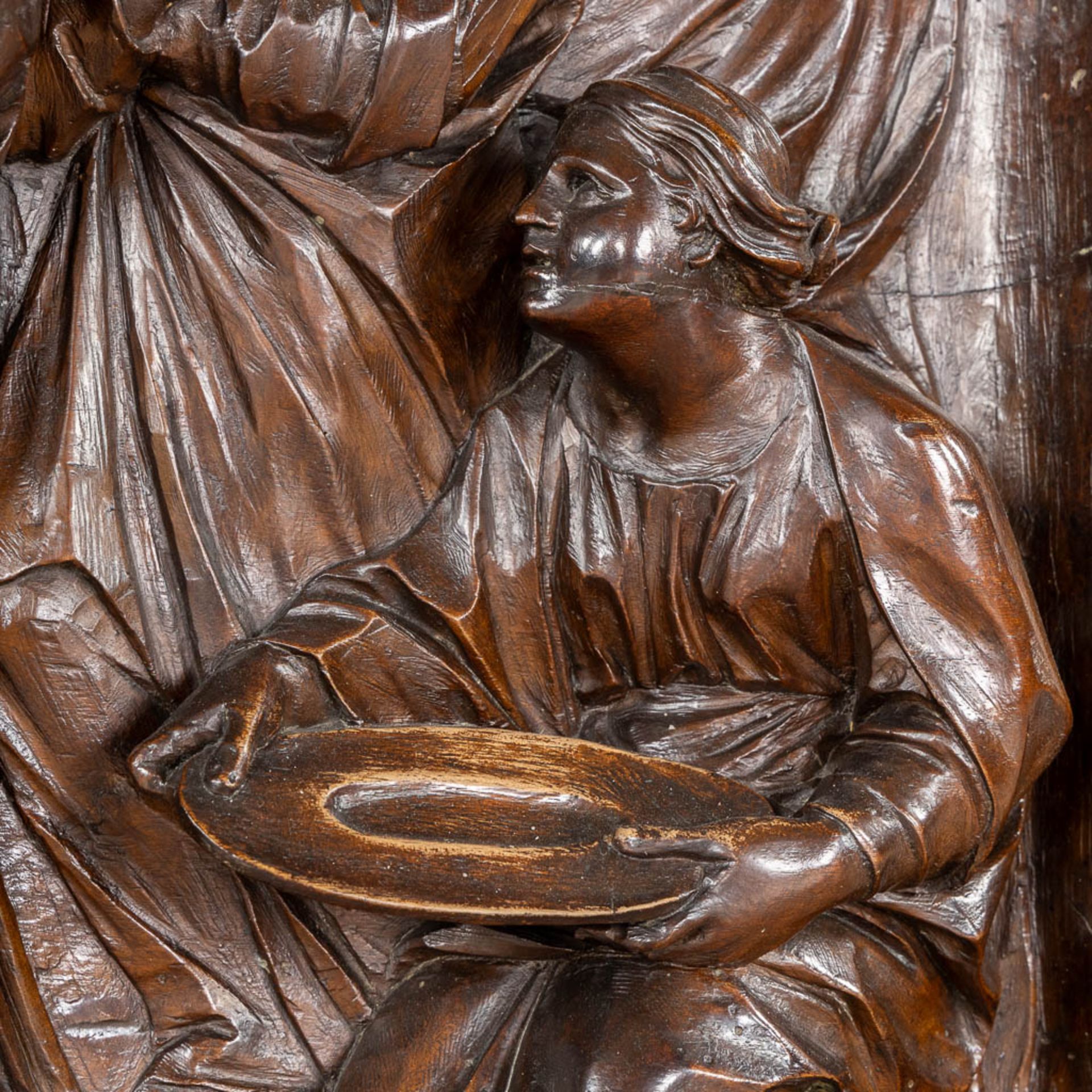 An antique walnut sculptured scne, 'The Presentation of Our Lady in the temple'. 18th C. (W:114 x H - Image 7 of 8