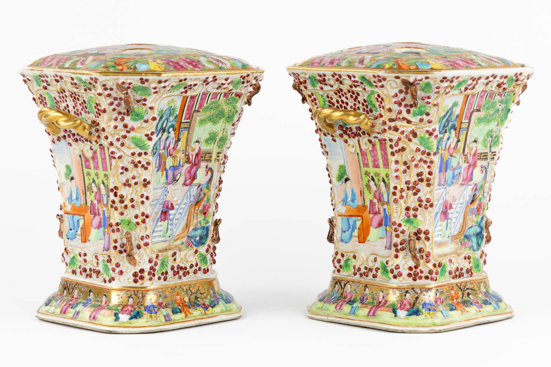 A pair of Chinese Canton Pic-Fleurs with a moulded decor and scnes with ladies, 19th C. (L:19 x W:2 - Image 4 of 19