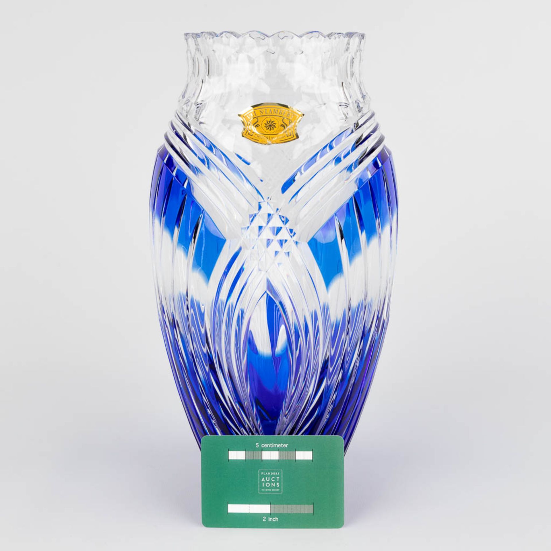 Val Saint Lambert, a blue and white crystal vase. (H:29,5 x D:15 cm) - Image 2 of 11