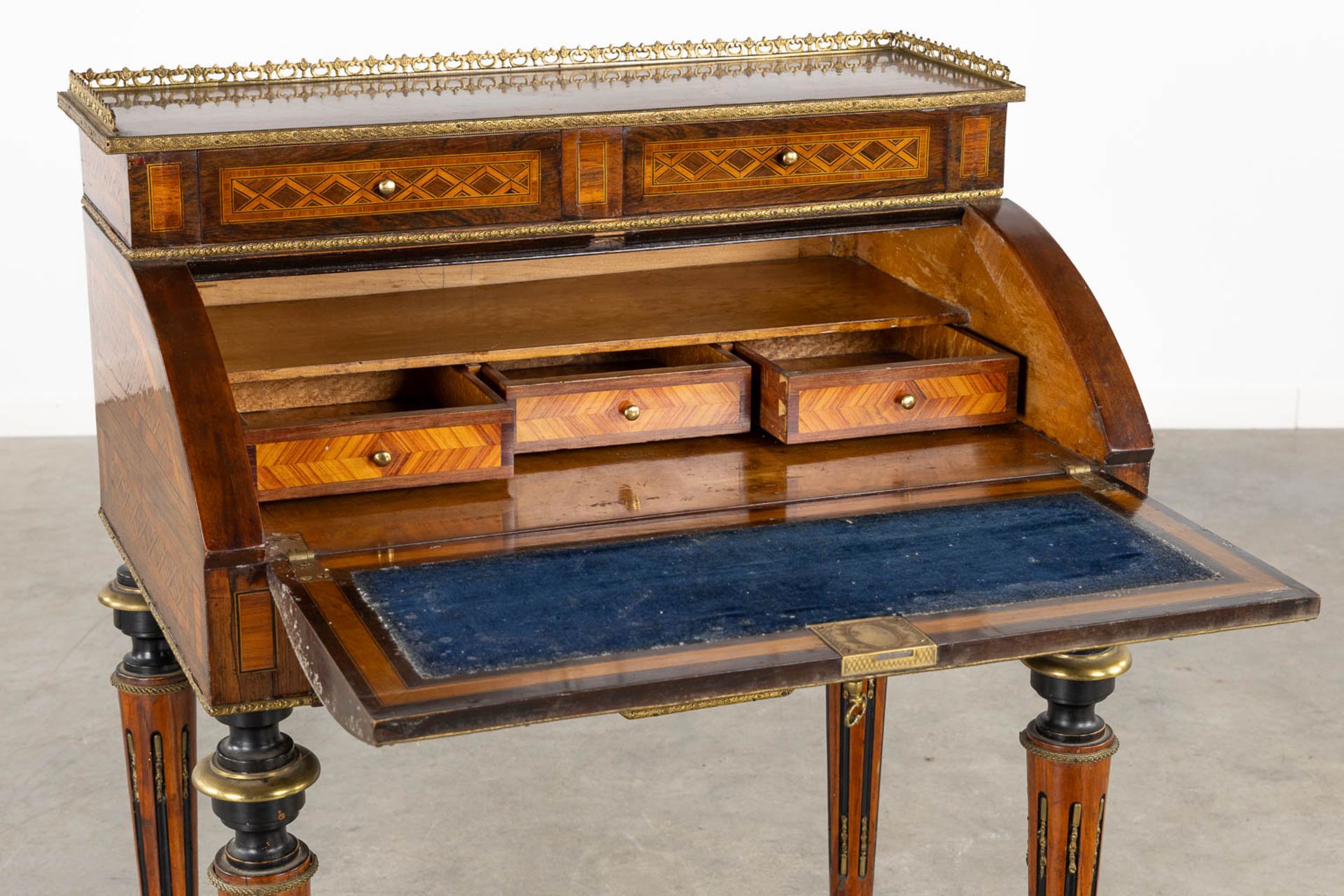 A secretary cabinet, marquetry inlay mounted with bronze in Louis XVI style. 19th C. (L:50 x W:75 x - Bild 5 aus 15
