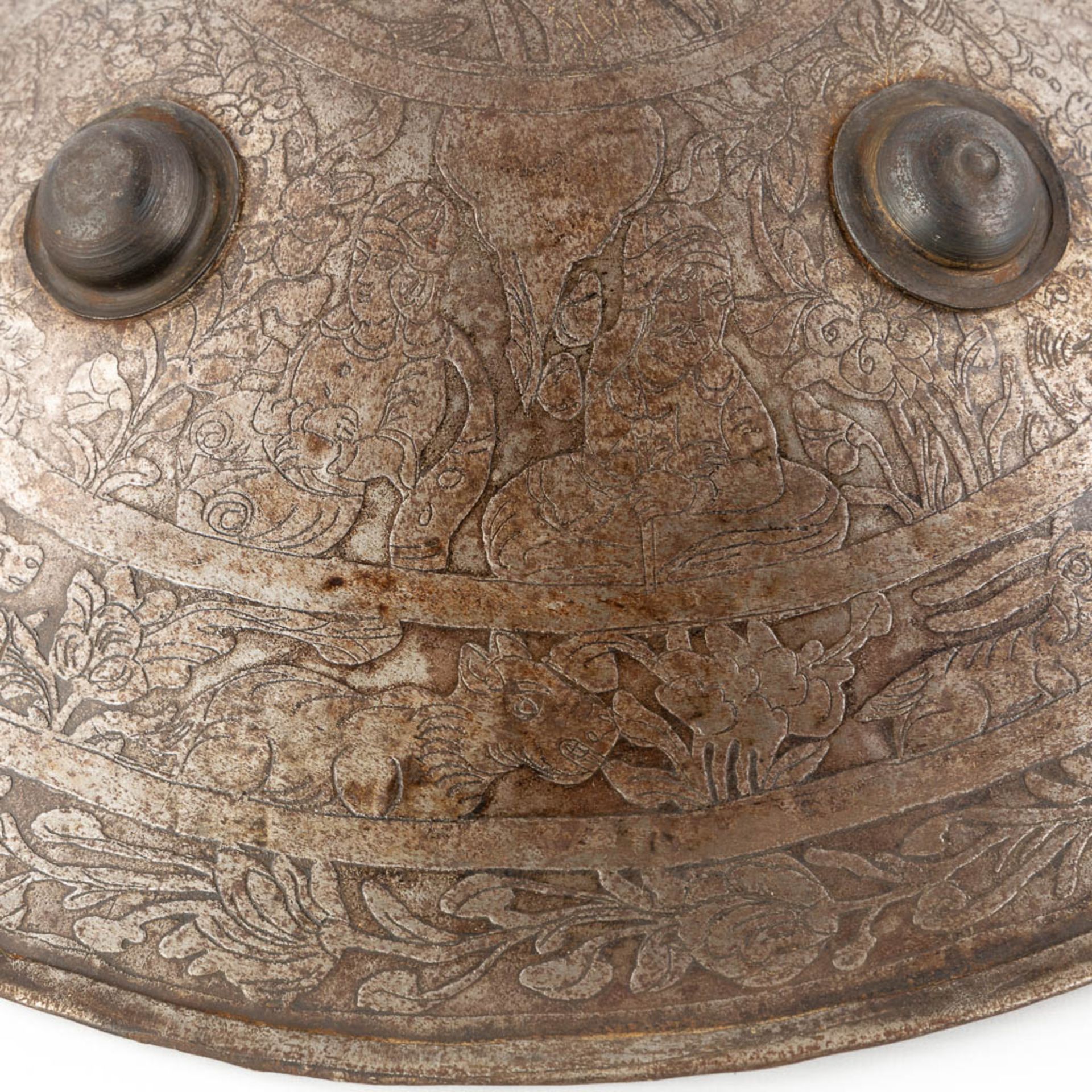 A decorative shield, axe and helmet in Ottoman style. 20th C. (D:48 cm) - Bild 5 aus 19