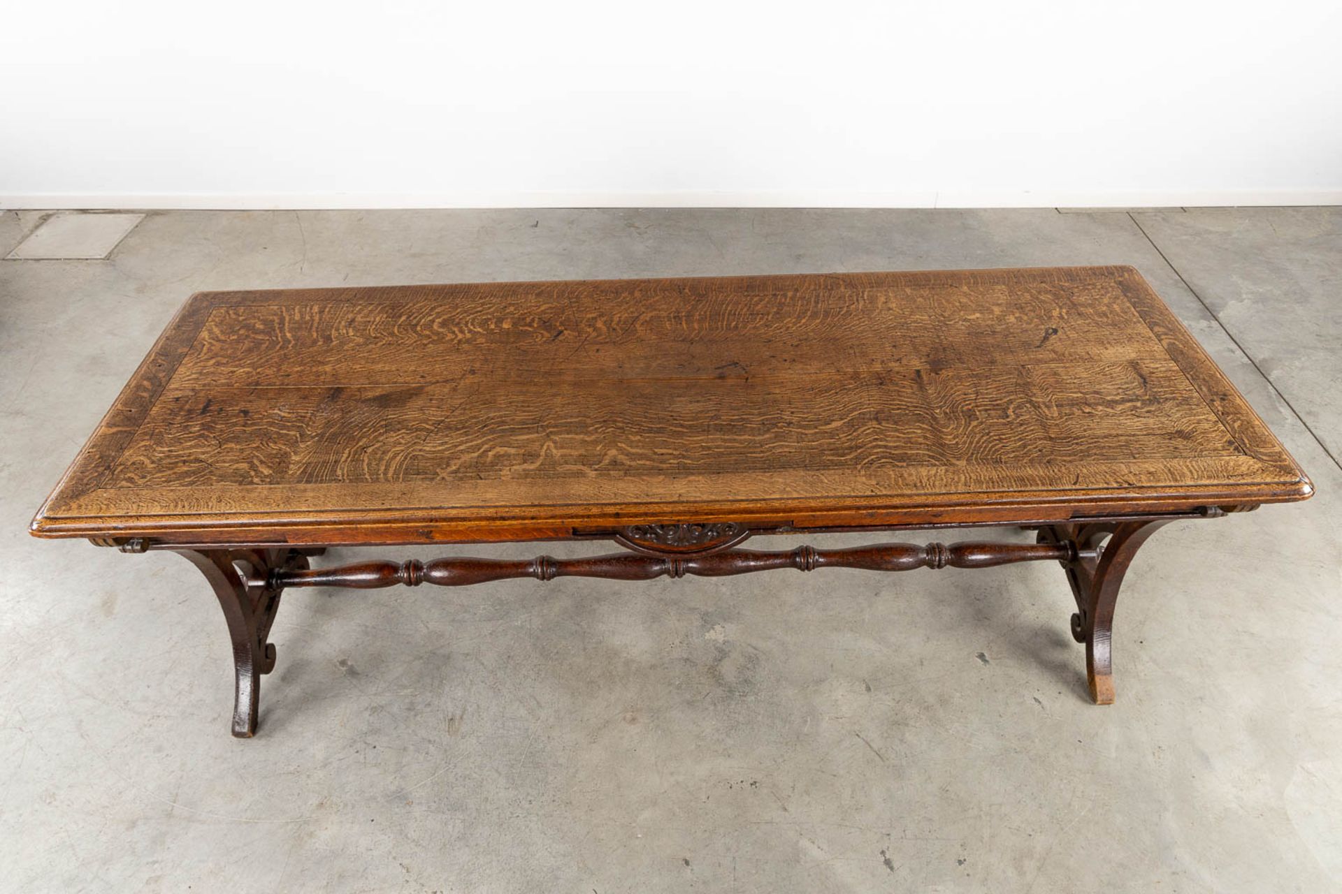 An antique desk/table with sculptures and a drawer, oak. 19th C. (L:77 x W:217 x H:76 cm) - Bild 9 aus 13