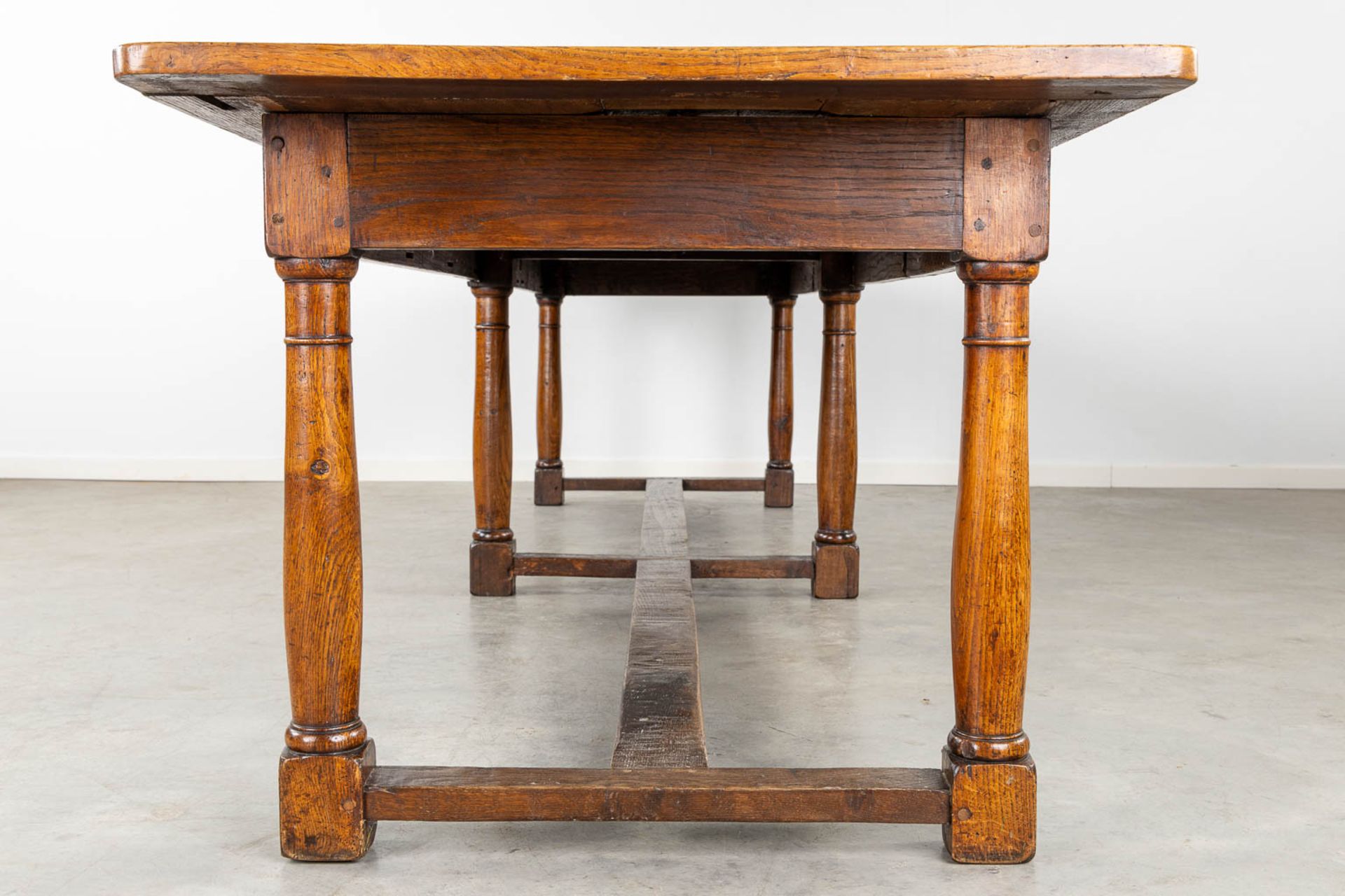 A very large oak monastery table. 19th C. (L:86 x W:330 x H:72 cm) - Bild 4 aus 11