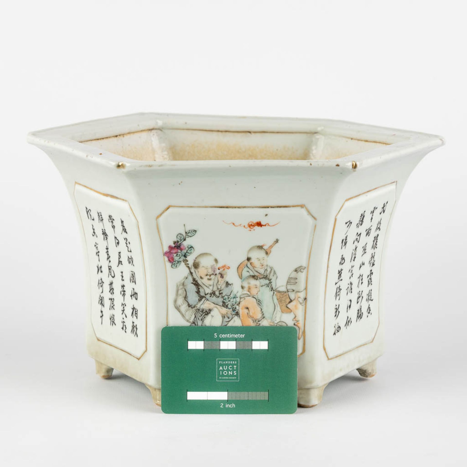 A Chinese hexagonal cache-pot, Qianjian Cai, decorated with caligraphy and children. (H:16,5 x D:26 - Bild 2 aus 12