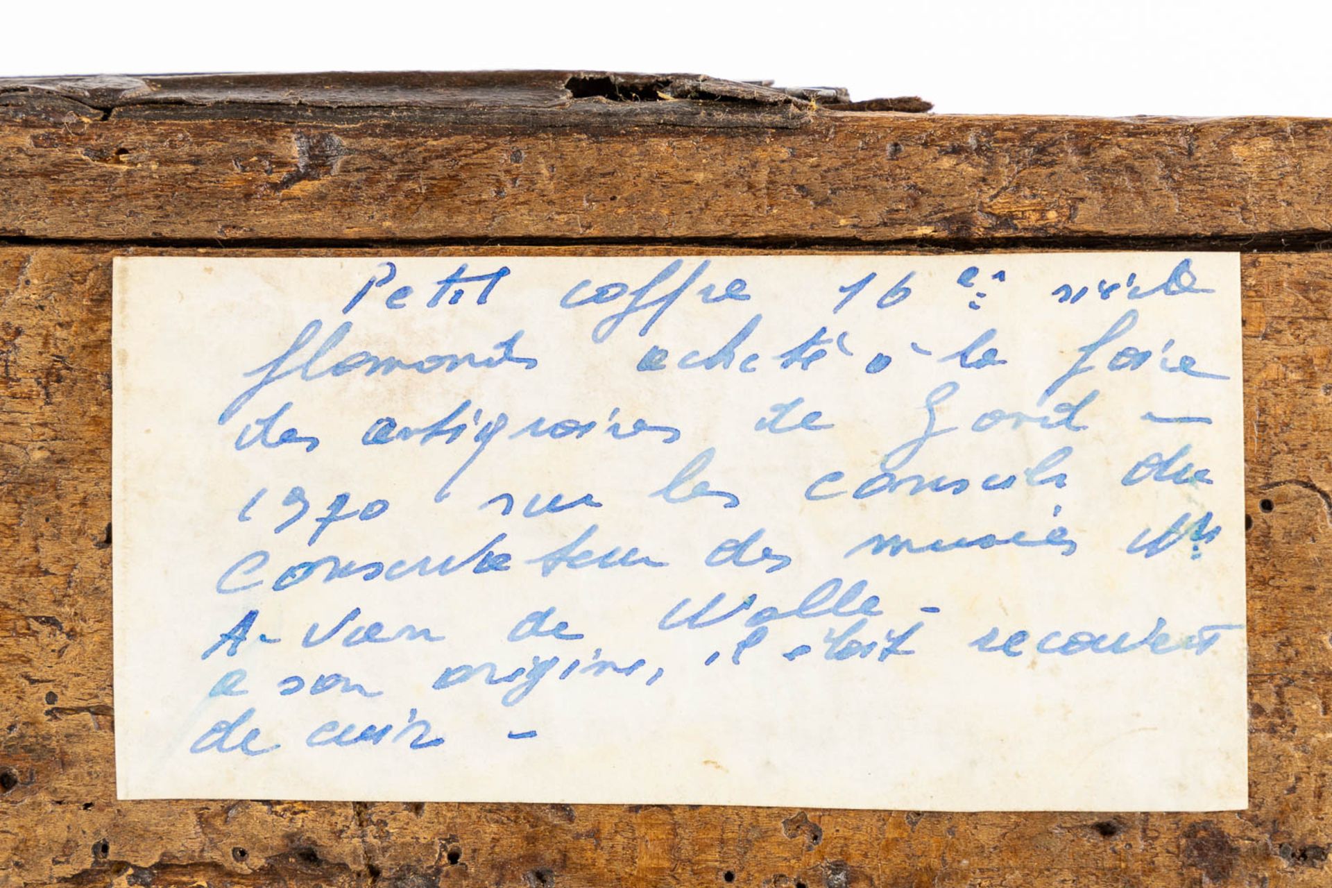 An antique money box or storage chest, wood and wrought iron, 16th/17th C. (L:20 x W:36 x H:22 cm) - Bild 9 aus 14