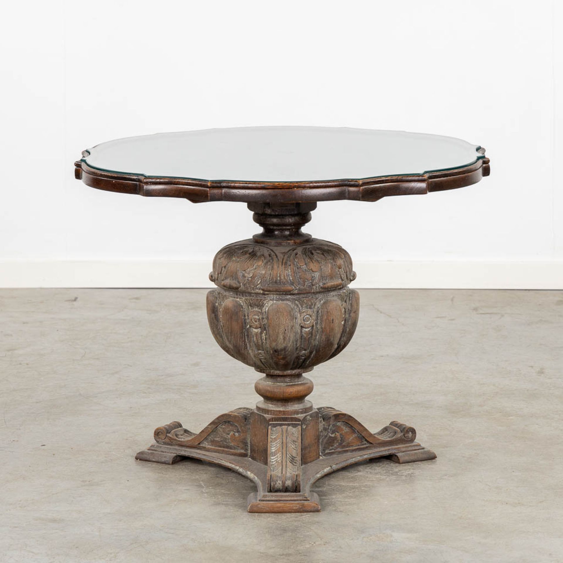 Maison Franck, a round coffee table with tortoise shell and a glass top. (H:59 x D:70 cm) - Bild 3 aus 11