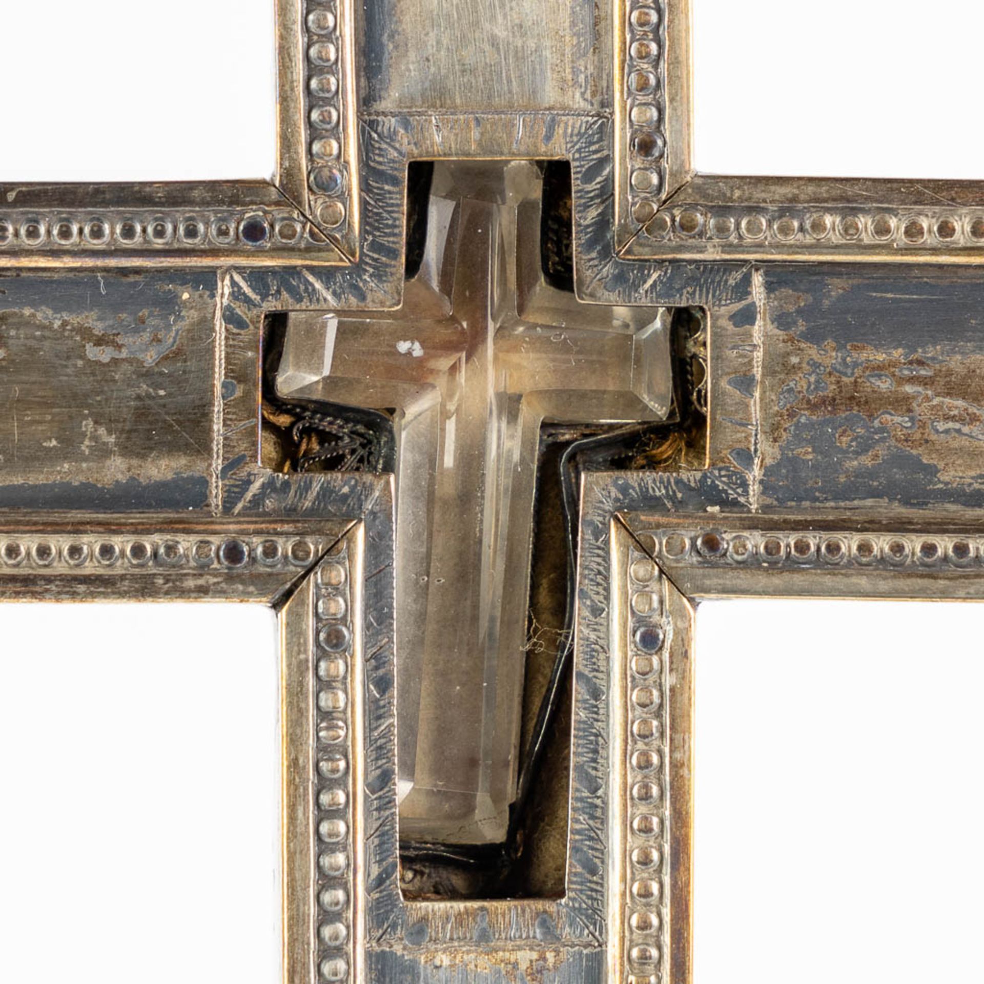 An antique relic holder for a relic of the true cross, antique silver. Probably 18th C. (L:11,5 x W: - Image 8 of 9