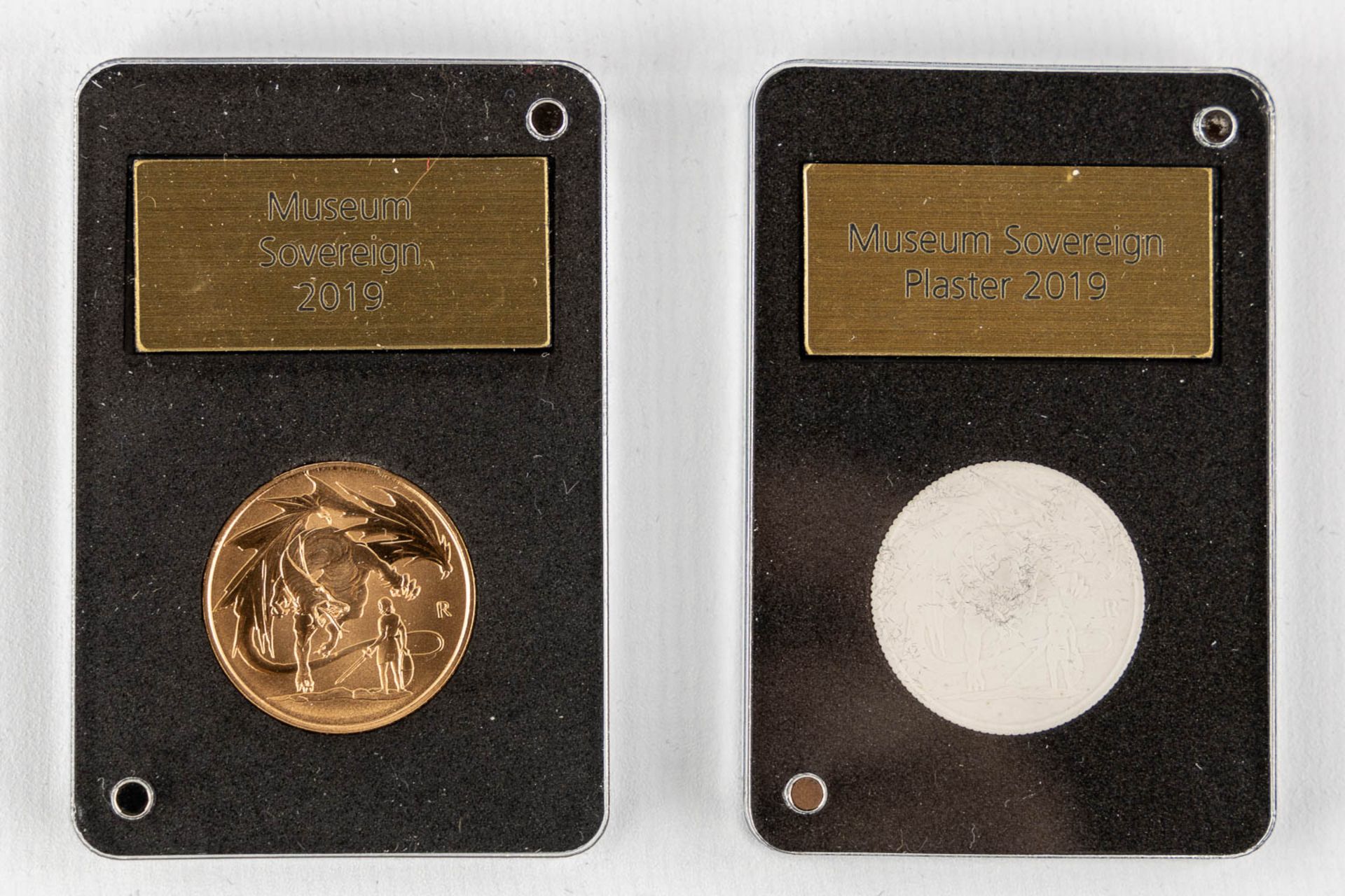 4 gold coins in storage boxes, Museum Sovereign 2019, 1/2 Sovereign Victoria, Ducat D'Or 2017, Santa - Image 6 of 10