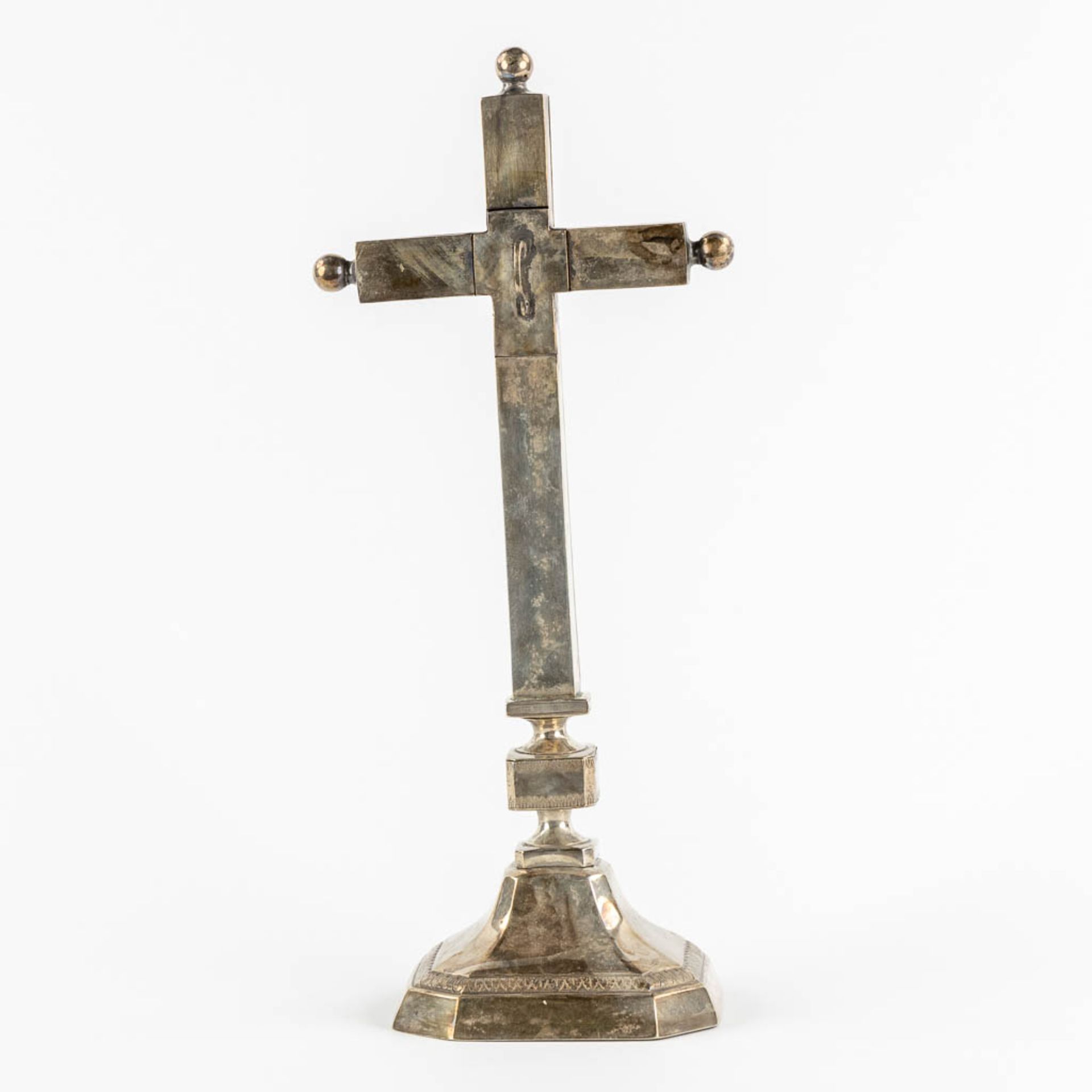 An antique relic holder for a relic of the true cross, antique silver. Probably 18th C. (L:11,5 x W: - Image 5 of 9
