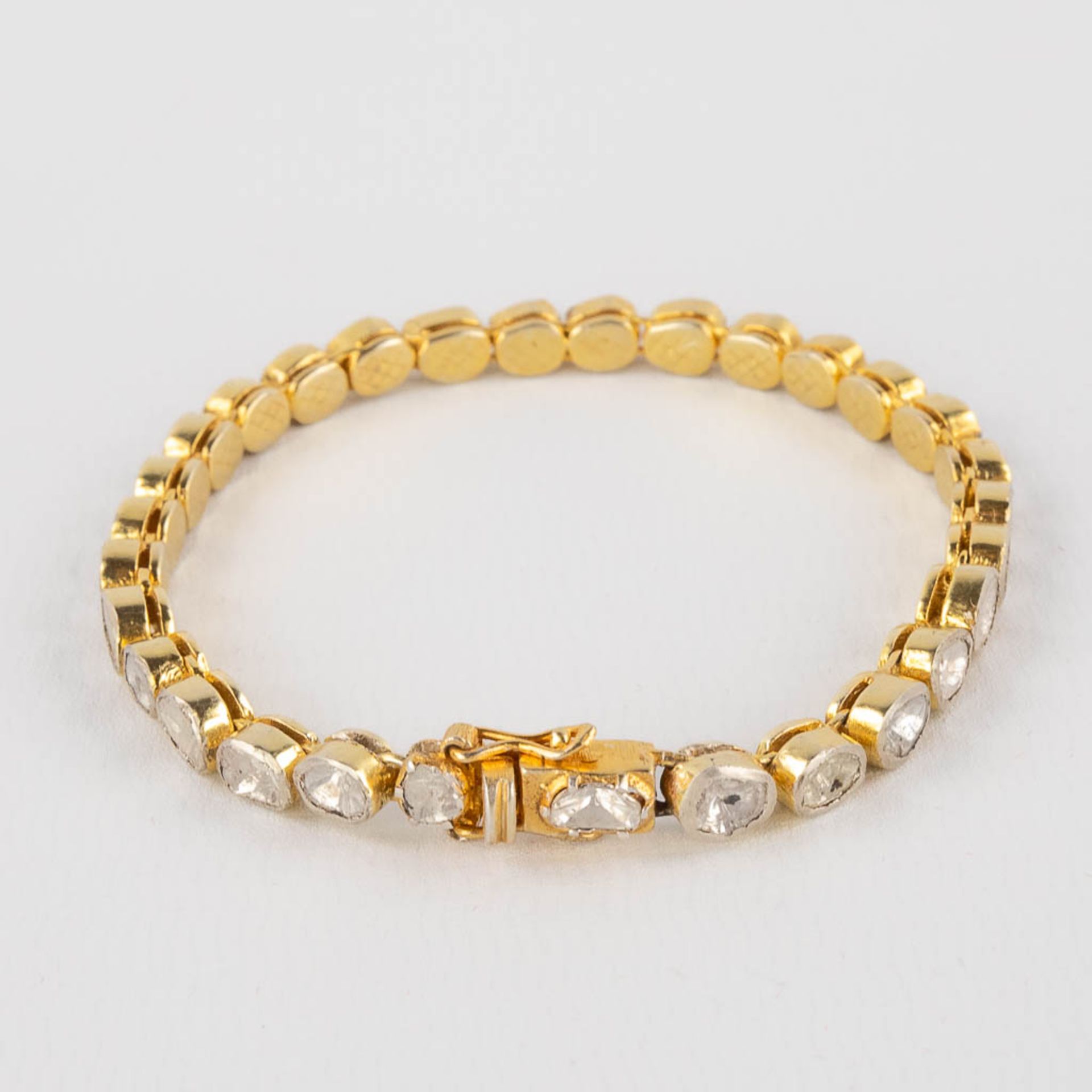 A bracelet with rough cut and flat top diamonds, in silver holders, gilt silver. 19,51g. (L:19,6 cm) - Image 7 of 12