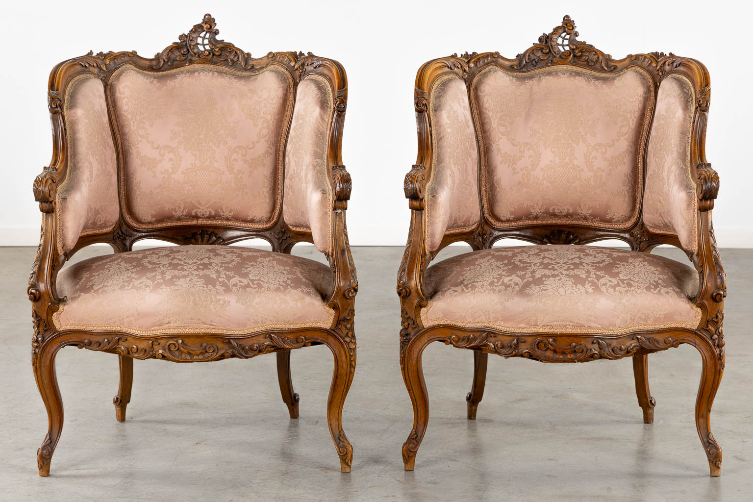 An 8-piece salon suite, sculptured wood in Louis XV style. Circa 1900. (L:67 x W:135 x H:103 cm) - Image 18 of 33