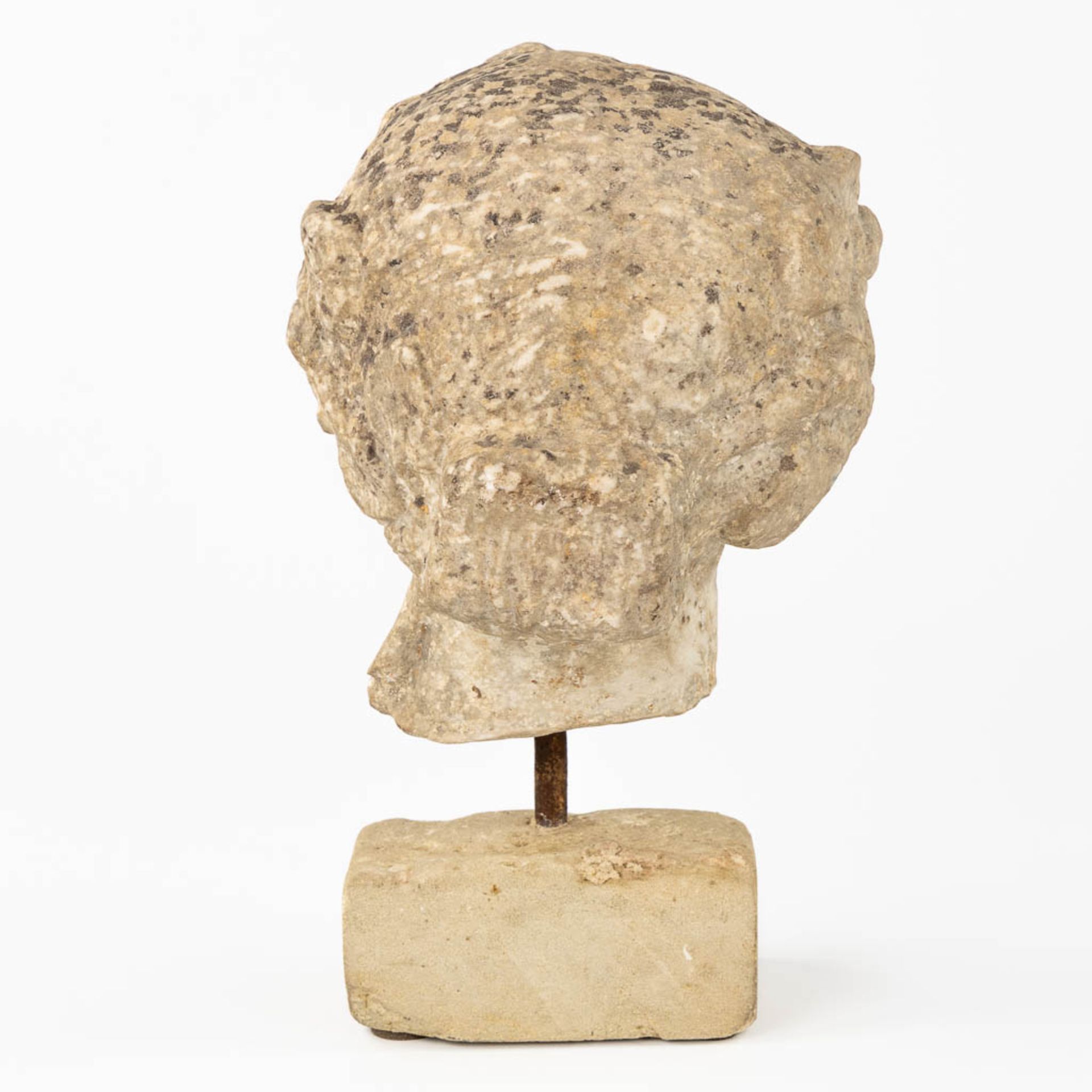 An antique sculptured head of a lady, mounted on a base. Probably of Roman origin. (L:25 x W:24 x H: - Bild 5 aus 10