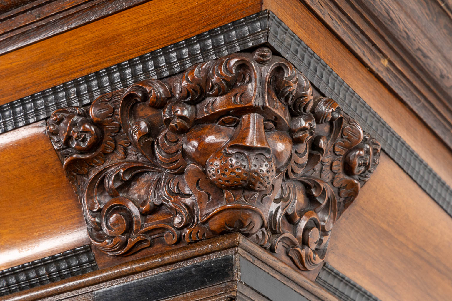 An antique 'Dutch pillow cabinet', ebonised wood, 19th C. (L:74 x W:182 x H:210 cm) - Image 9 of 20