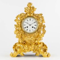 A mantle clock, gilt bronze decorated with grape vines. Louis XV style, 19th C. (L:14 x W:29 x H:38